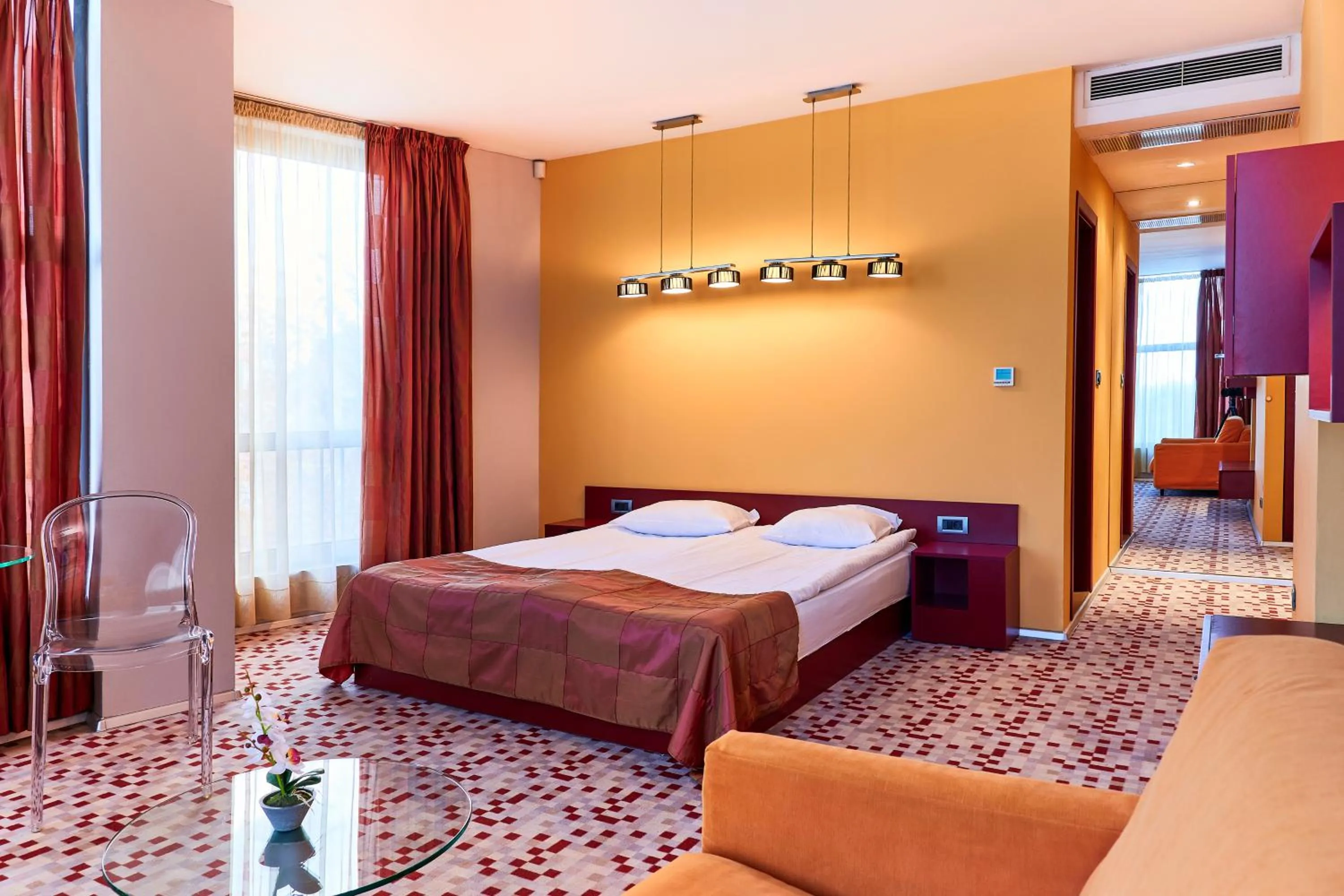 Photo of the whole room, Bed in Monet Hotel