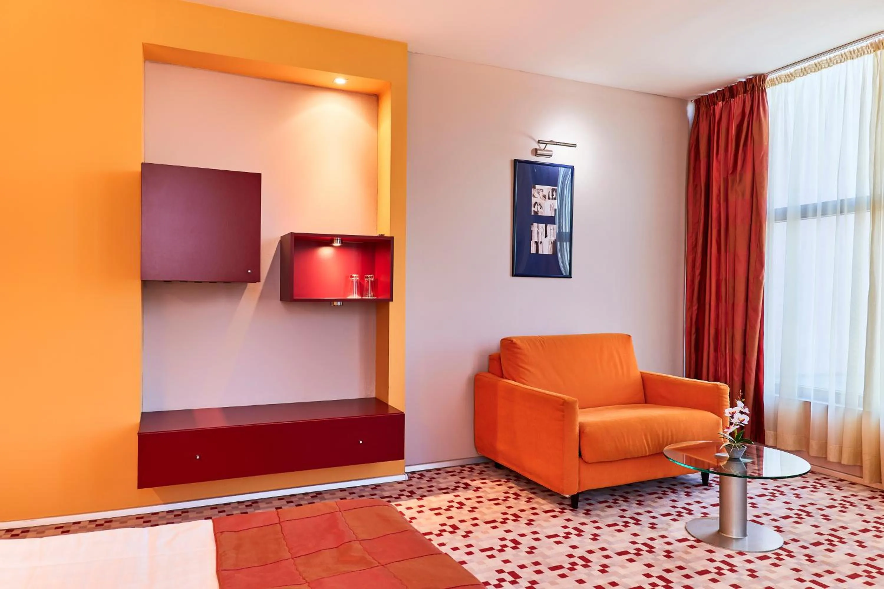 Communal lounge/ TV room in Monet Hotel