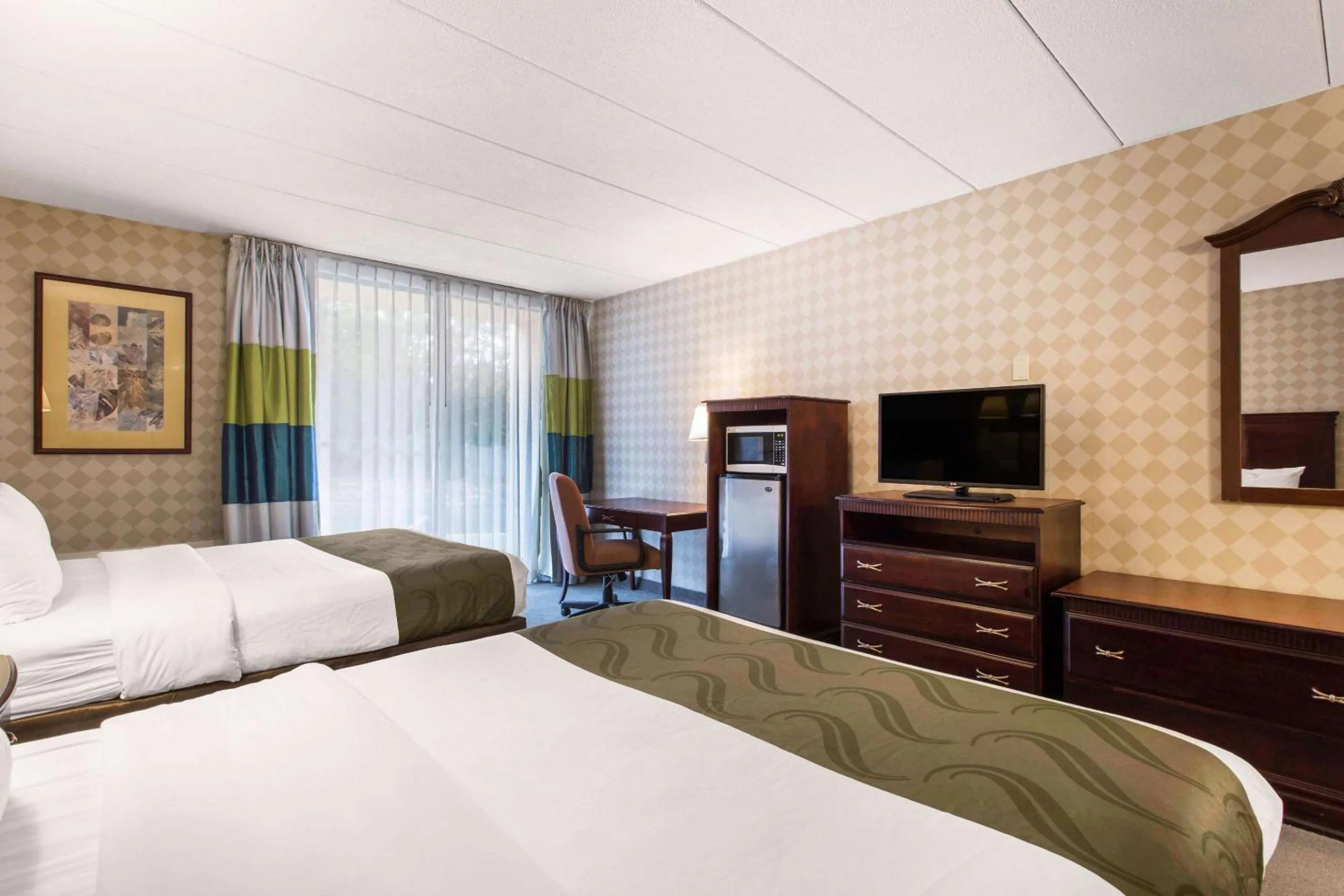 Bedroom, Bed in Quality Inn West Springfield