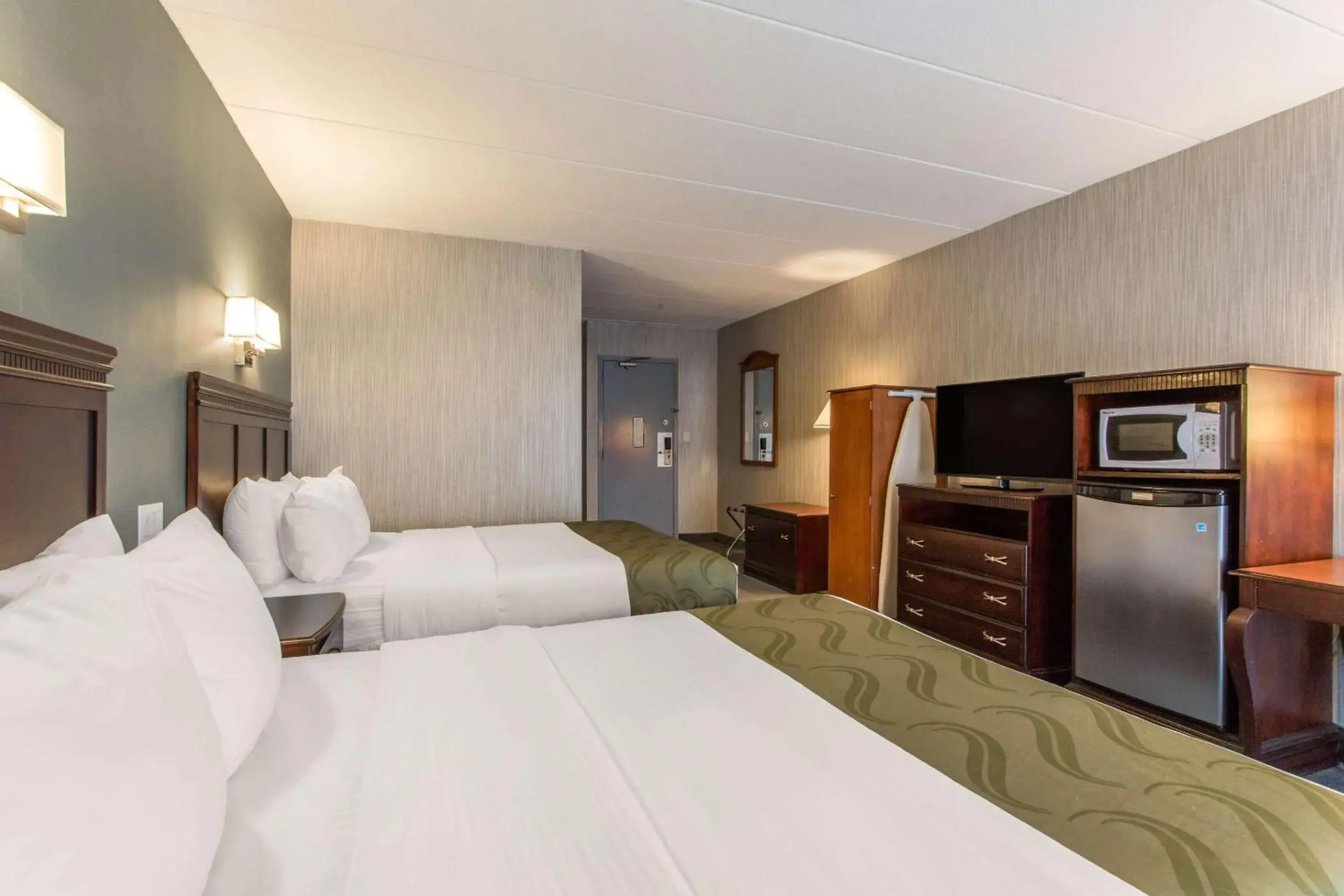 Bedroom, Bed in Quality Inn West Springfield Bedroom, Bed in Quality Inn West Springfield