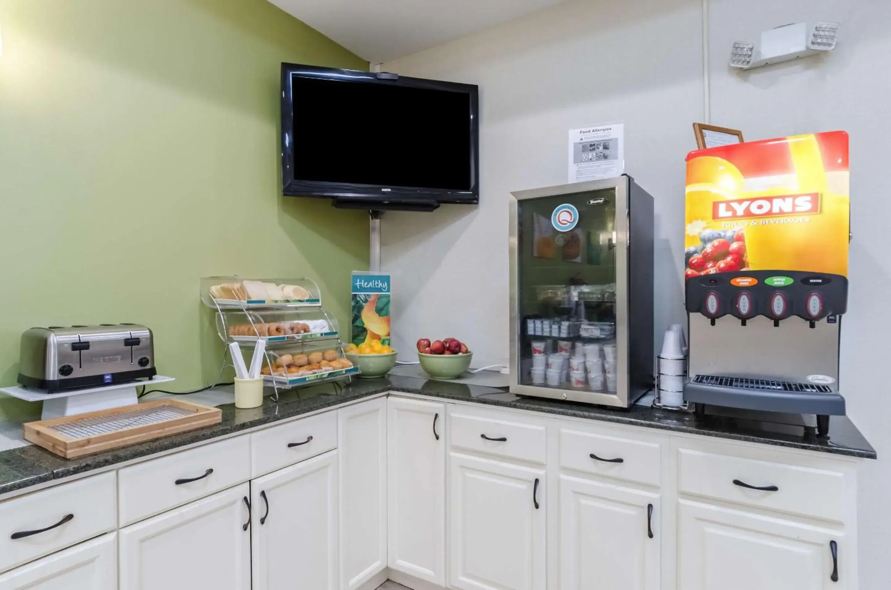 Breakfast in Quality Inn West Springfield Breakfast in Quality Inn West Springfield