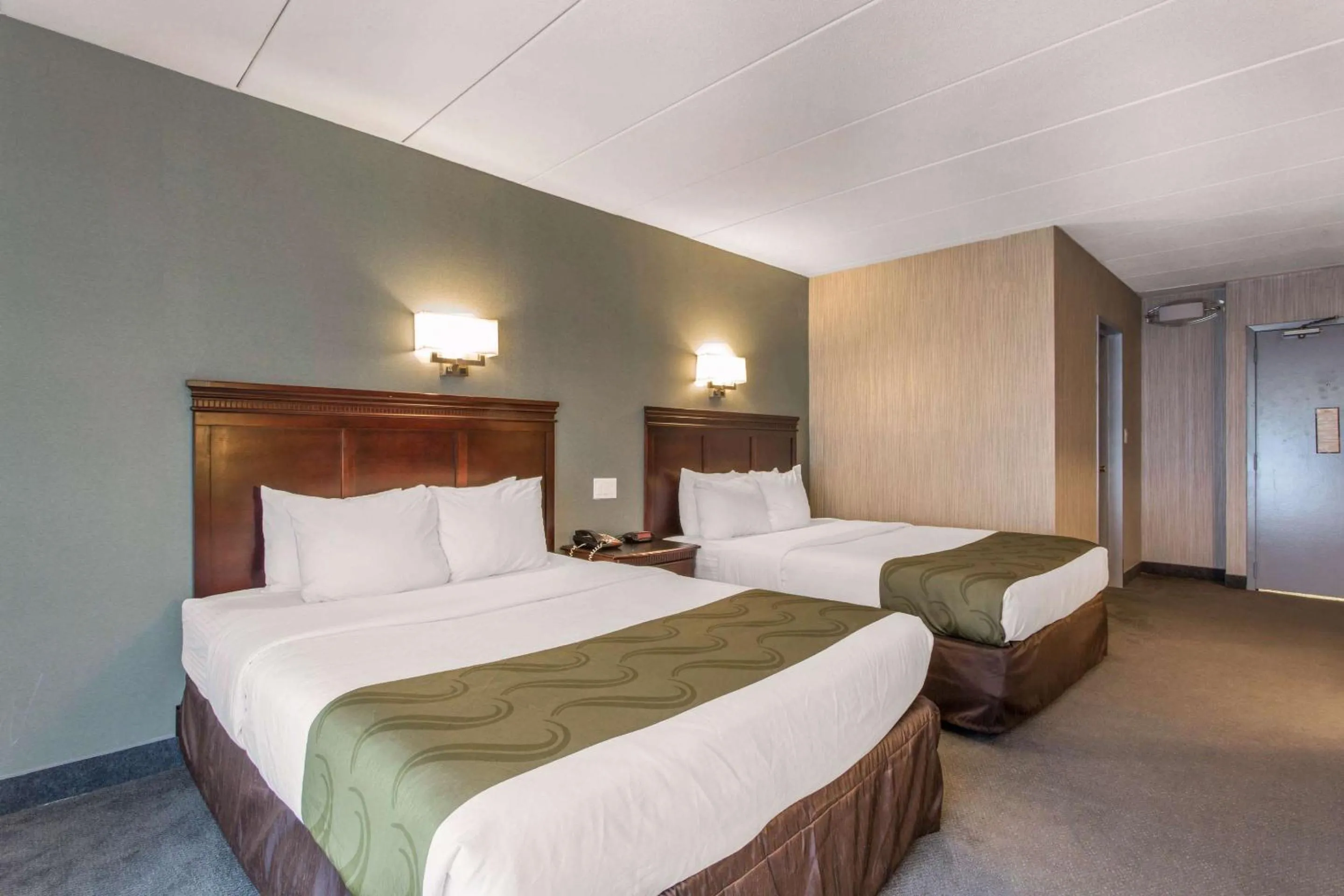 Bedroom, Bed in Quality Inn West Springfield