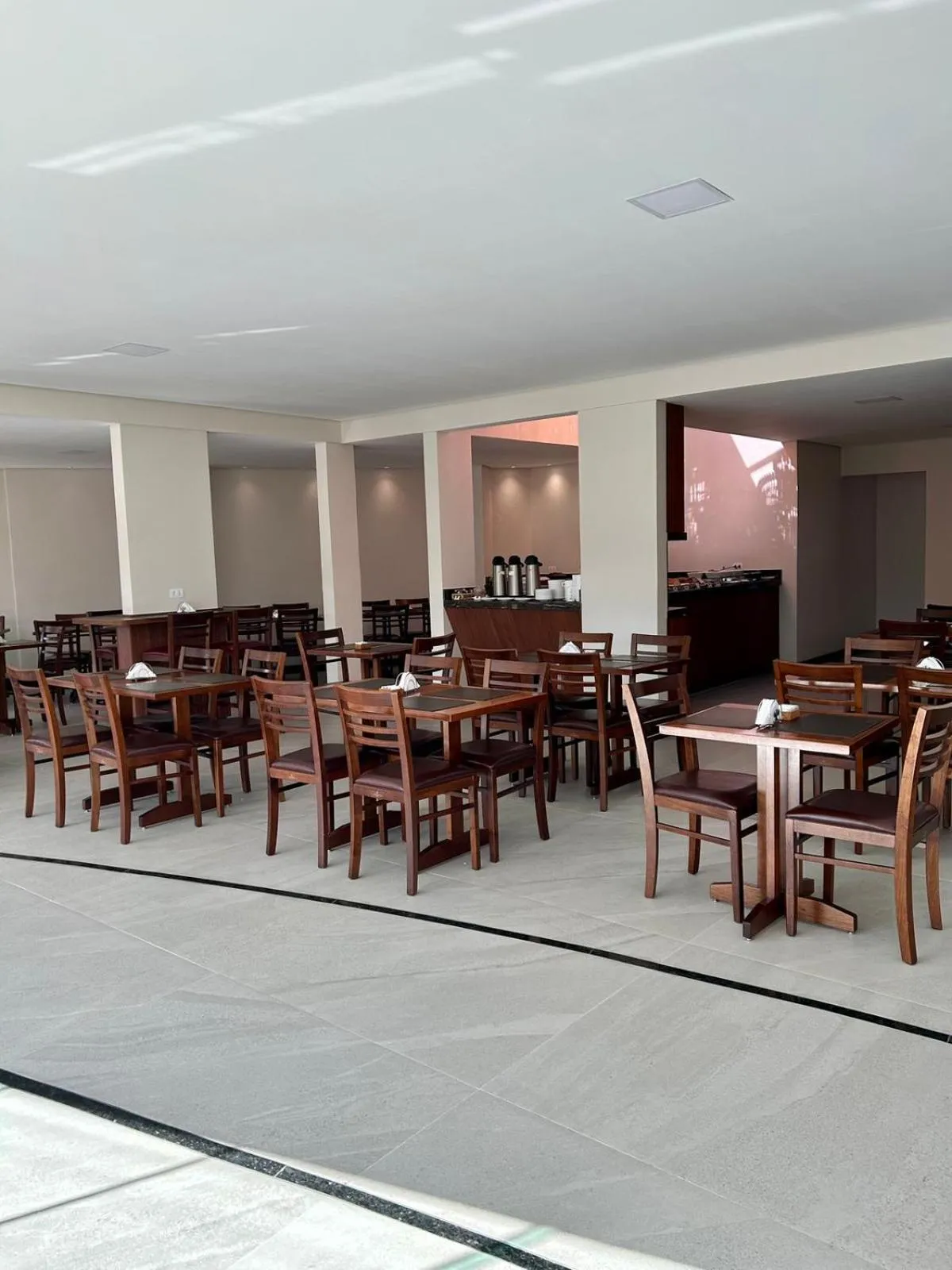 Restaurant/places to eat in Hotel Alji