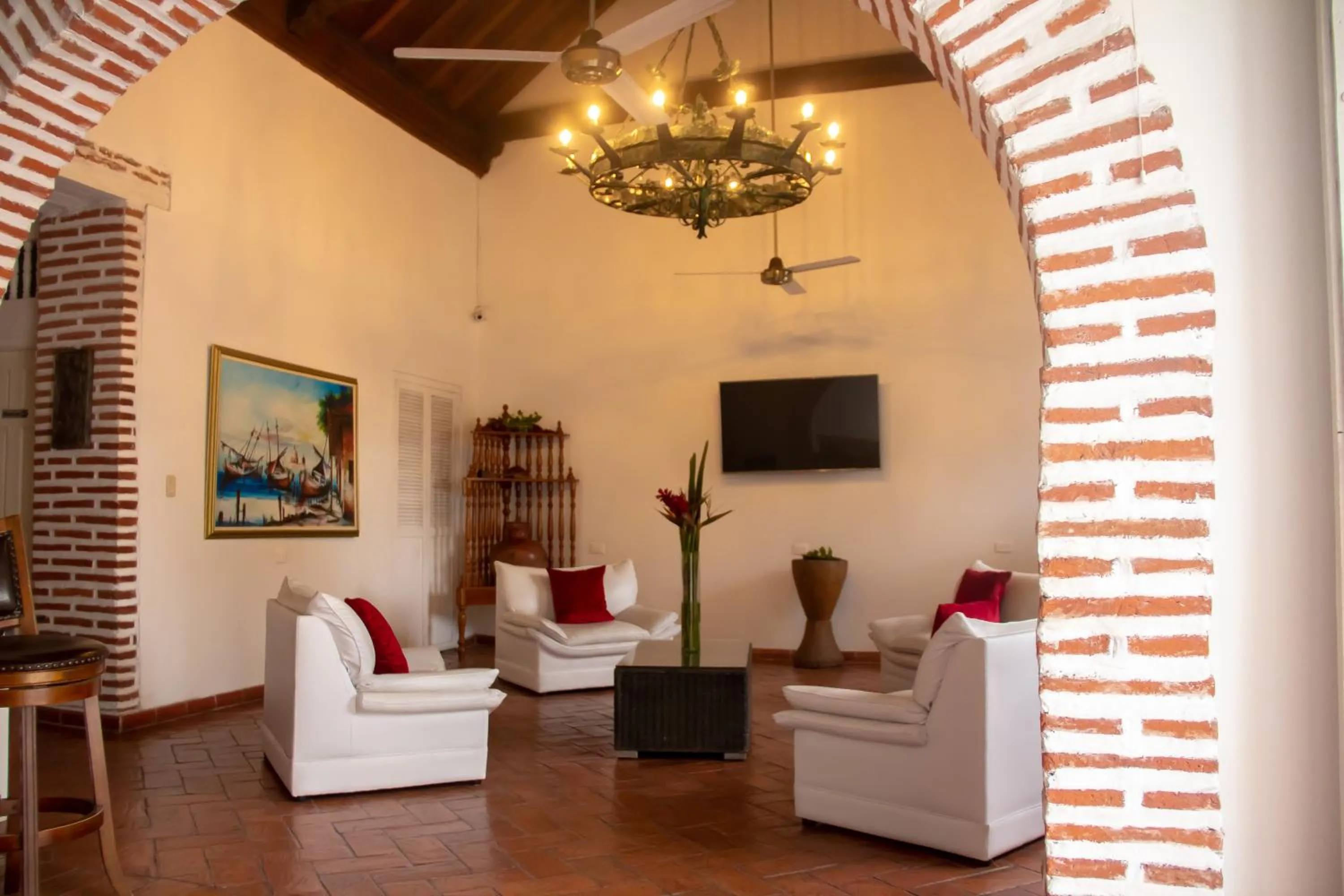Communal lounge/ TV room in Casa Villa Colonial By Akel Hotels