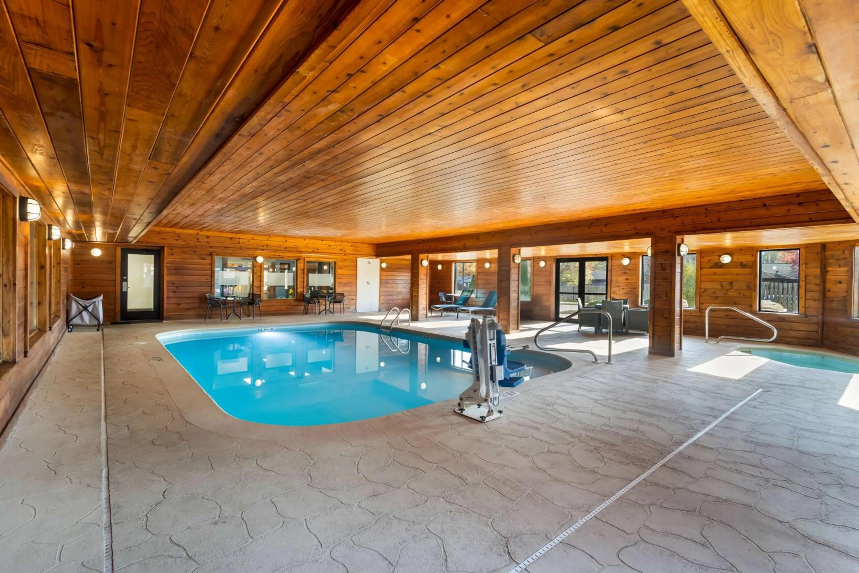 Pool view in Hampton Inn Marion