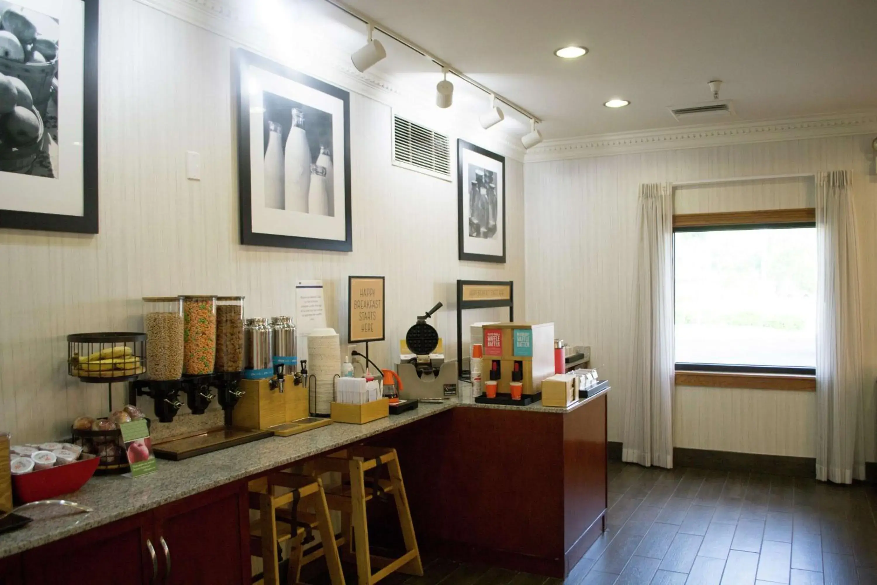 Breakfast in Hampton Inn Marion Breakfast in Hampton Inn Marion