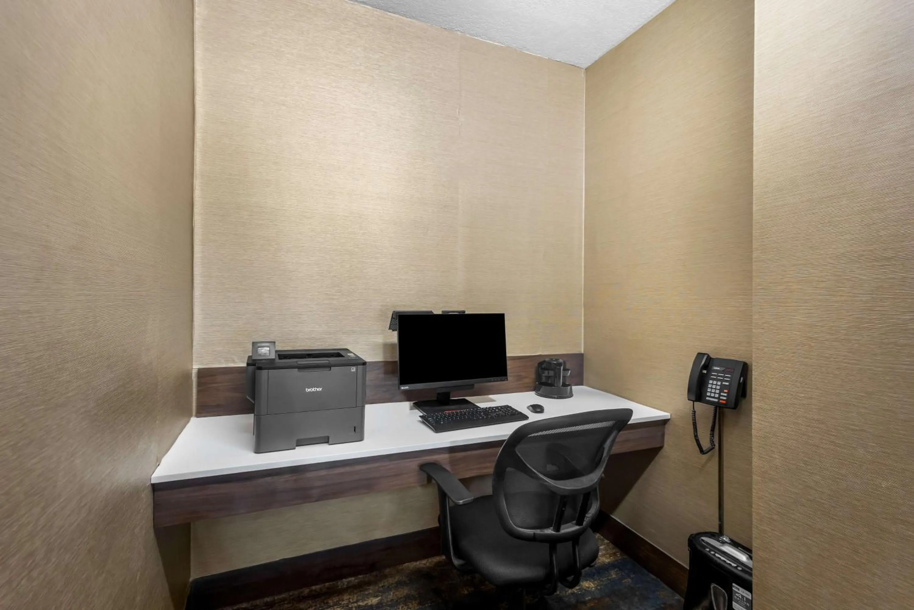 Business facilities in Hampton Inn Marion
