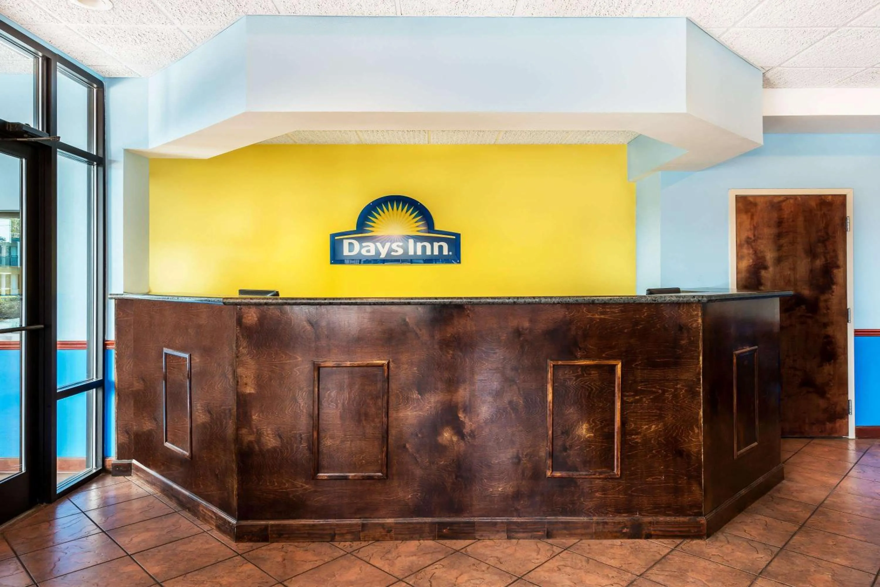 Lobby or reception in Days Inn by Wyndham Richmond Hill/Savannah