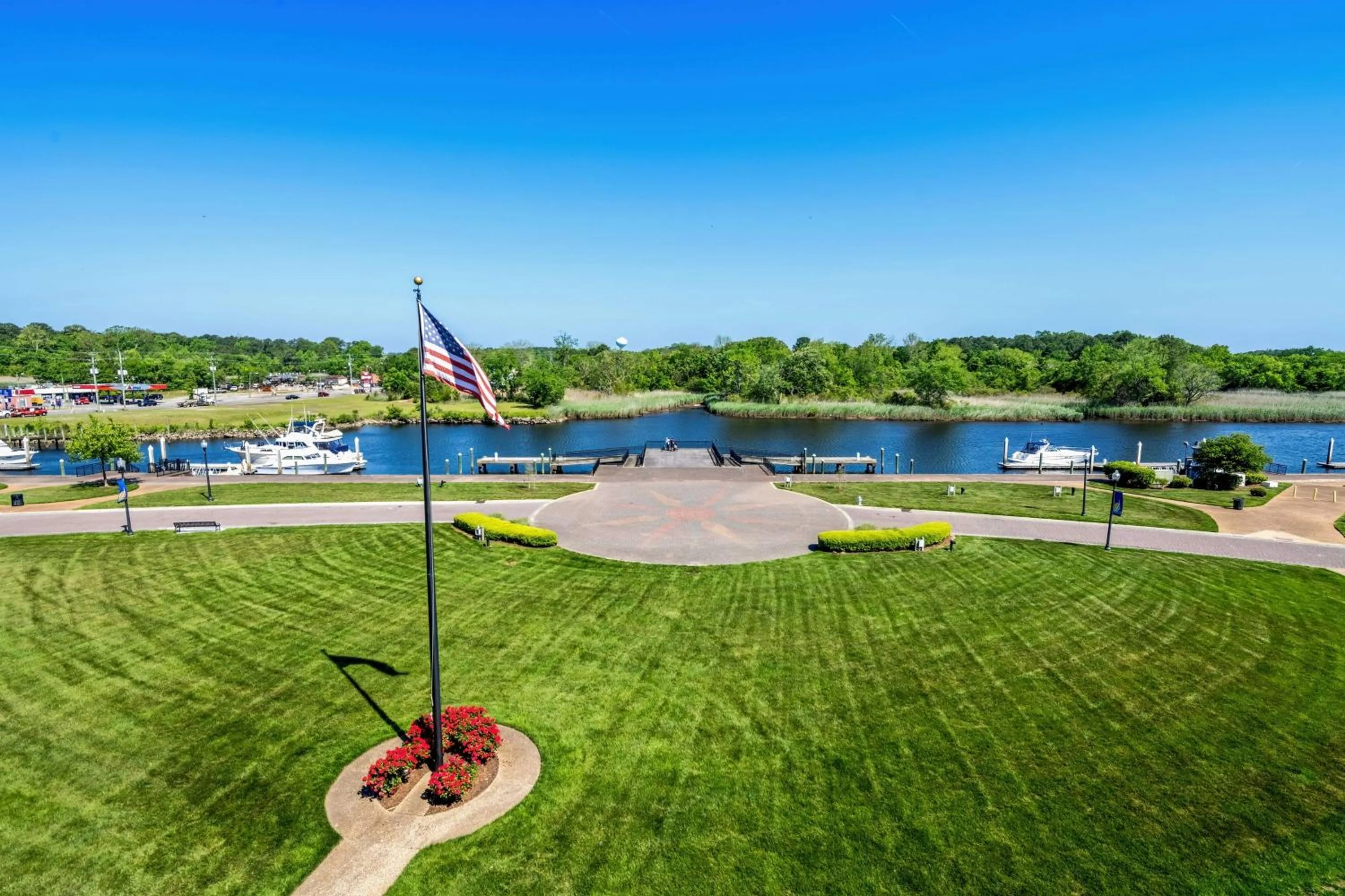 Property building in Hilton Garden Inn Suffolk Riverfront