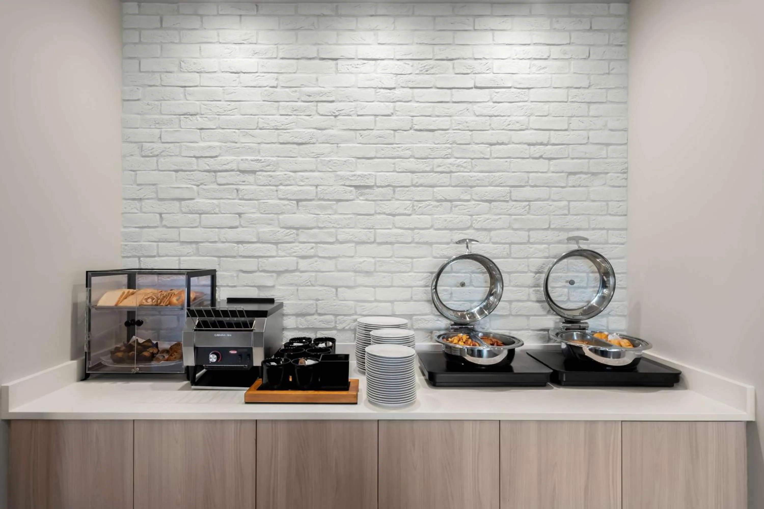 Restaurant/places to eat in Hilton Garden Inn Suffolk Riverfront