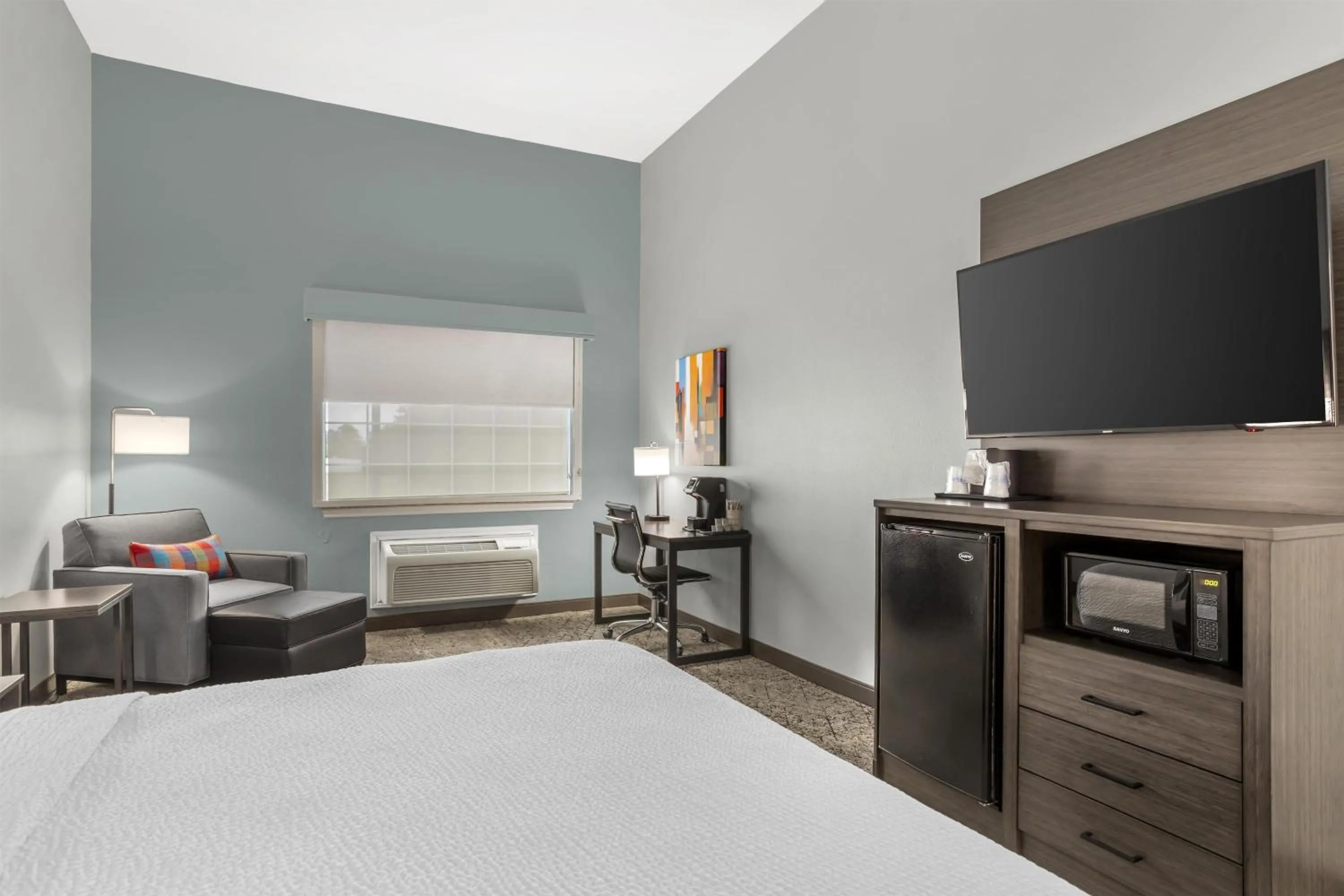 Bedroom, Bed in Best Western Plus New Caney Inn & Suites