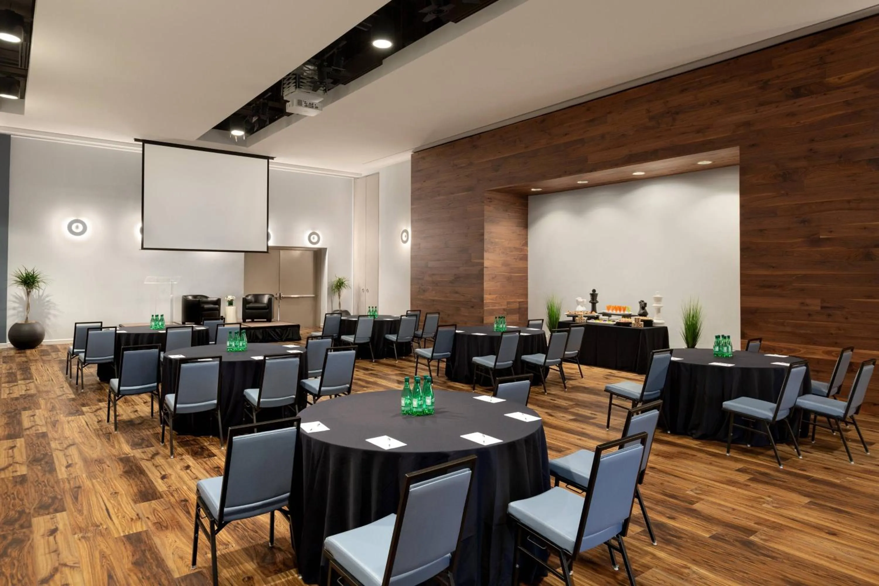 Meeting/conference room in Twelve Midtown, Autograph Collection