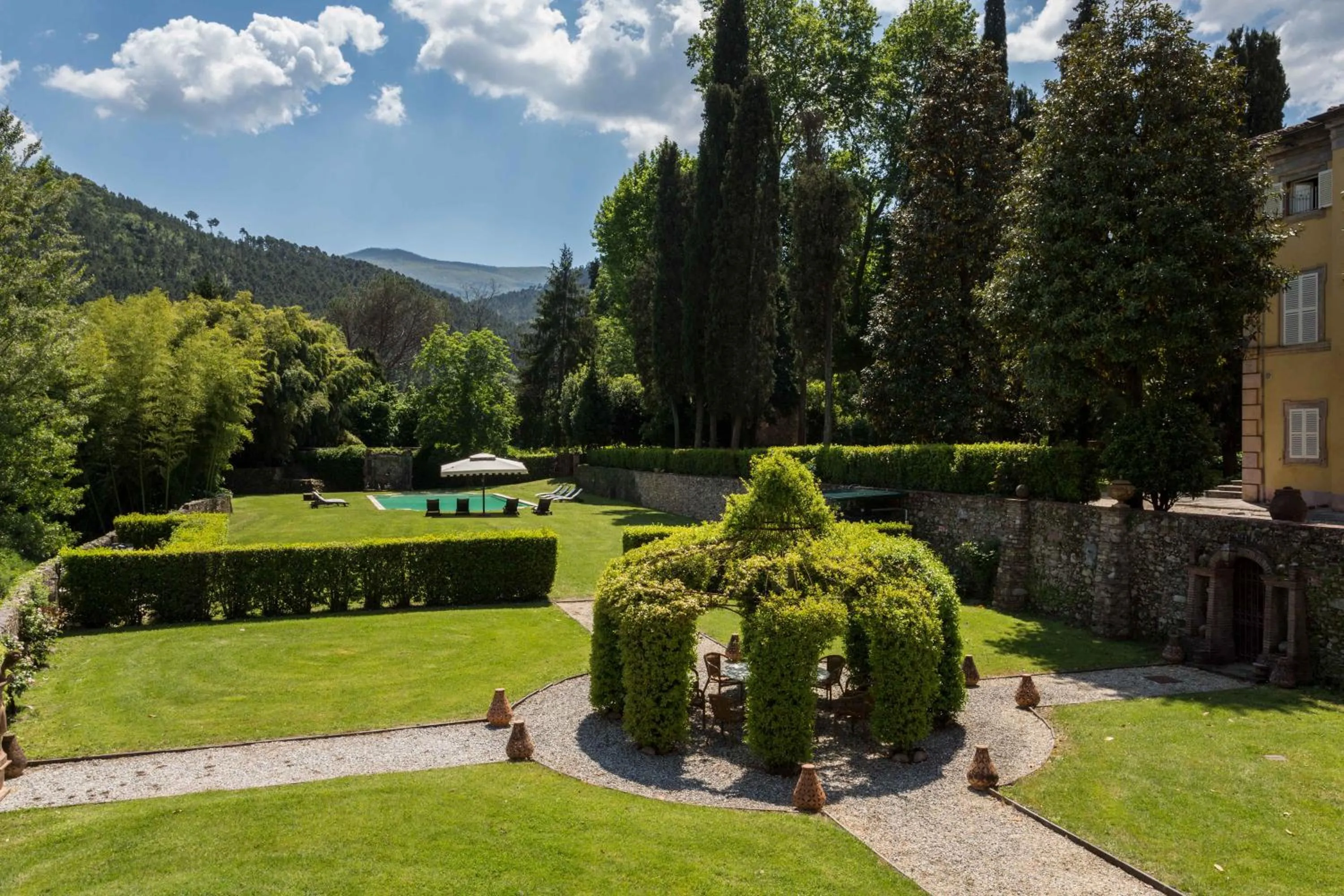 Garden in Coselli 's Collection. Luxury Villas Rental