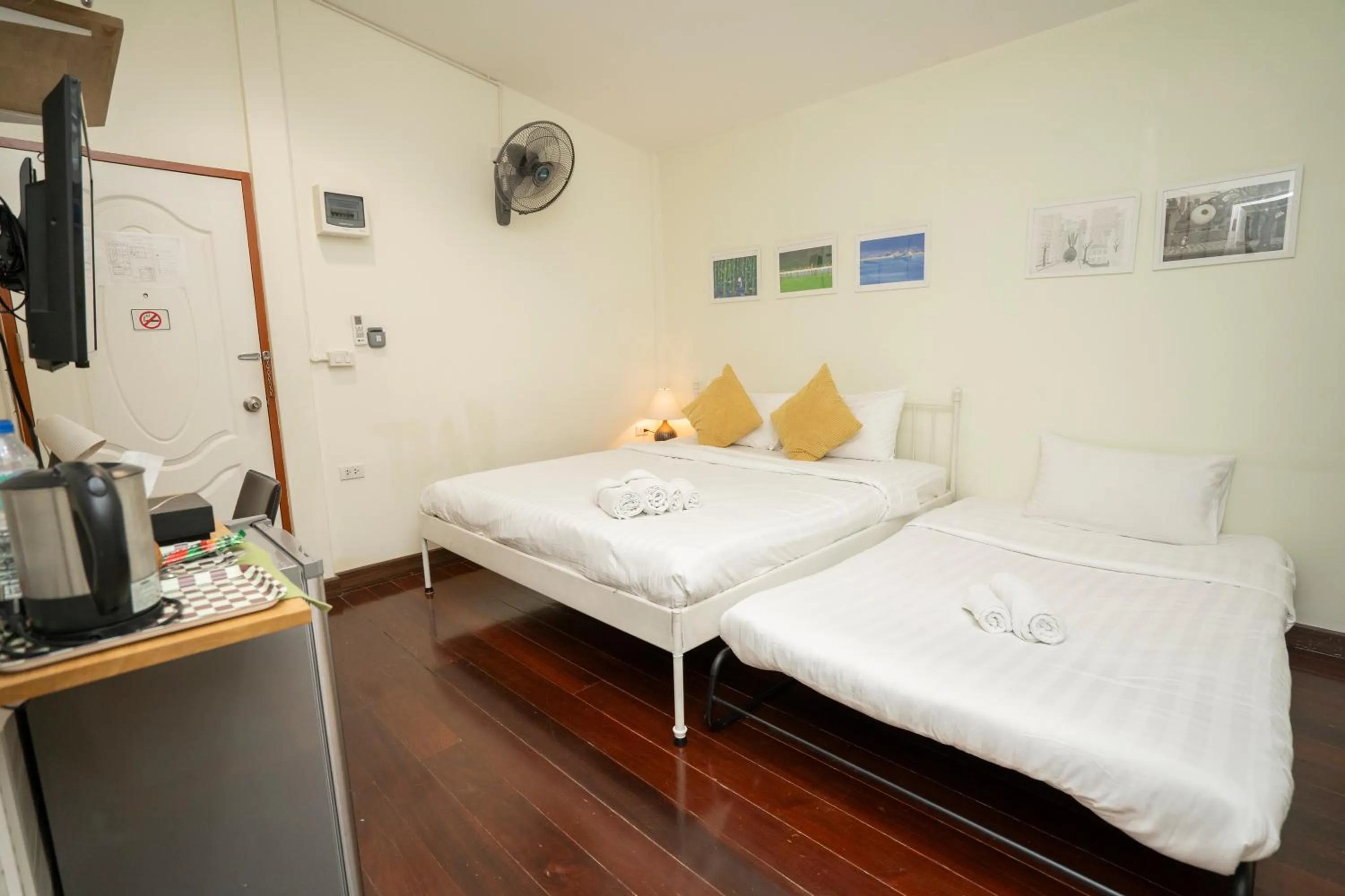 Bedroom, Bed in Greenery Hostel