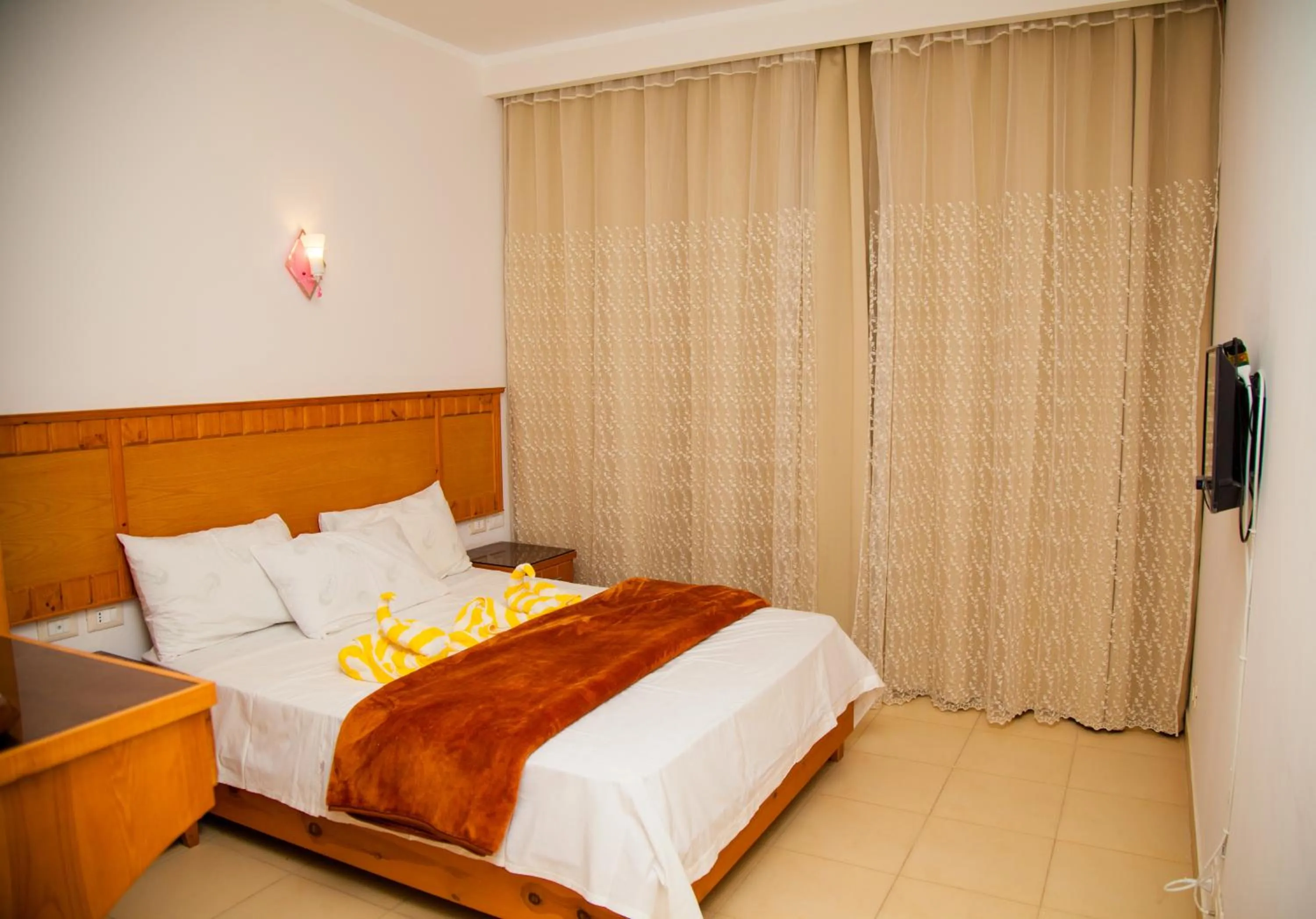 Photo of the whole room, Bed in New Yalla Hotel