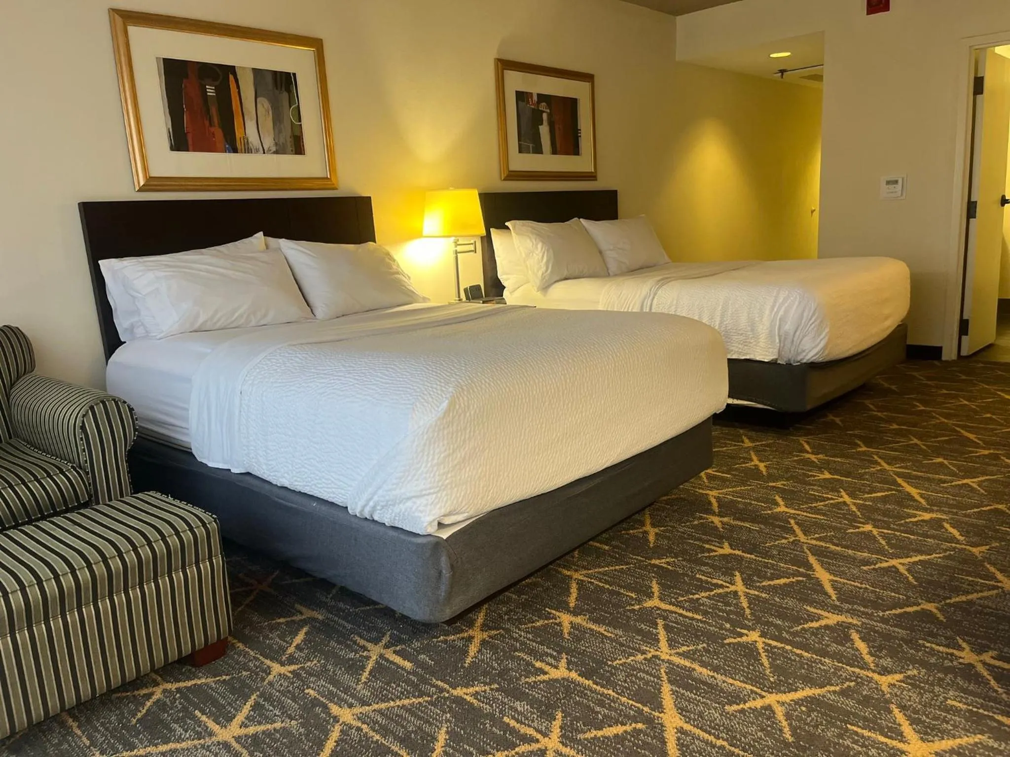 Photo of the whole room, Bed in Holiday Inn & Suites Springfield-I-44 by IHG
