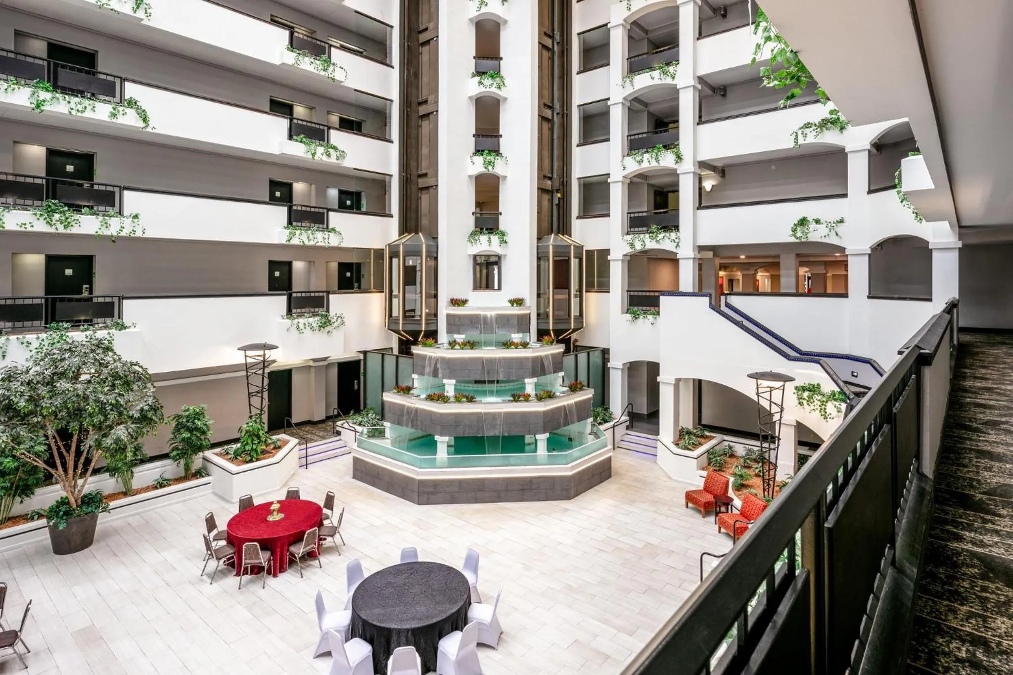 Lobby or reception in Holiday Inn & Suites Springfield-I-44 by IHG