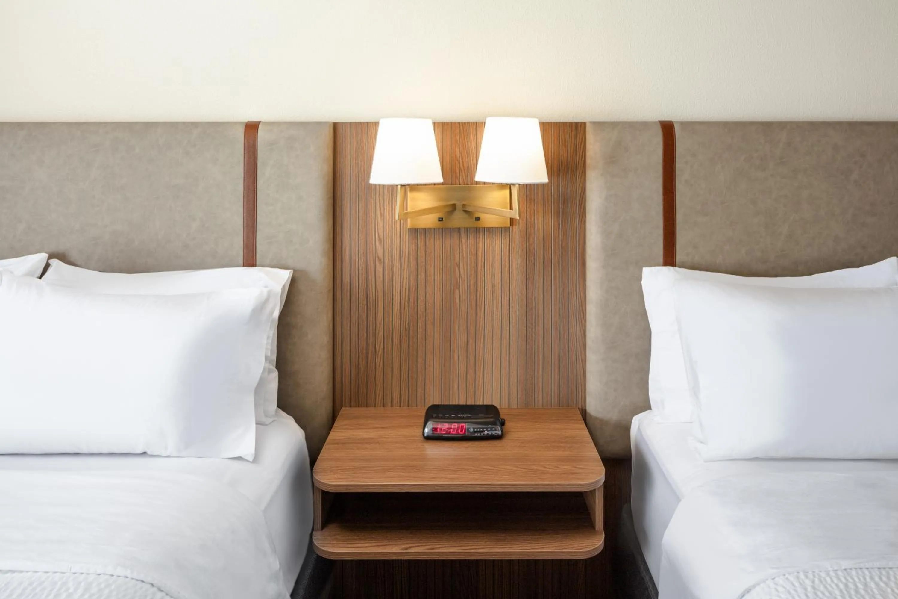 Bedroom, Bed in Holiday Inn & Suites Springfield-I-44 by IHG