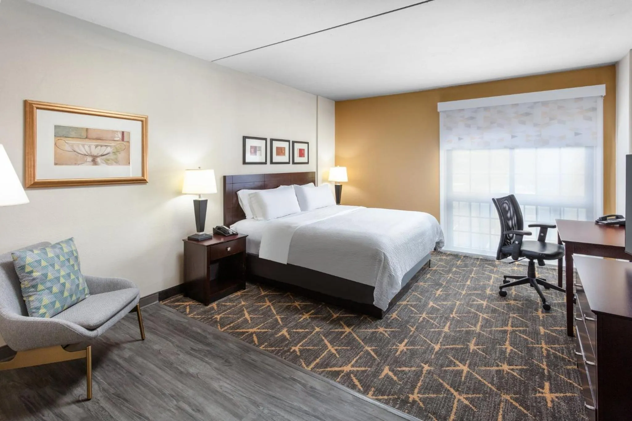 Photo of the whole room, Bed in Holiday Inn & Suites Springfield-I-44 by IHG