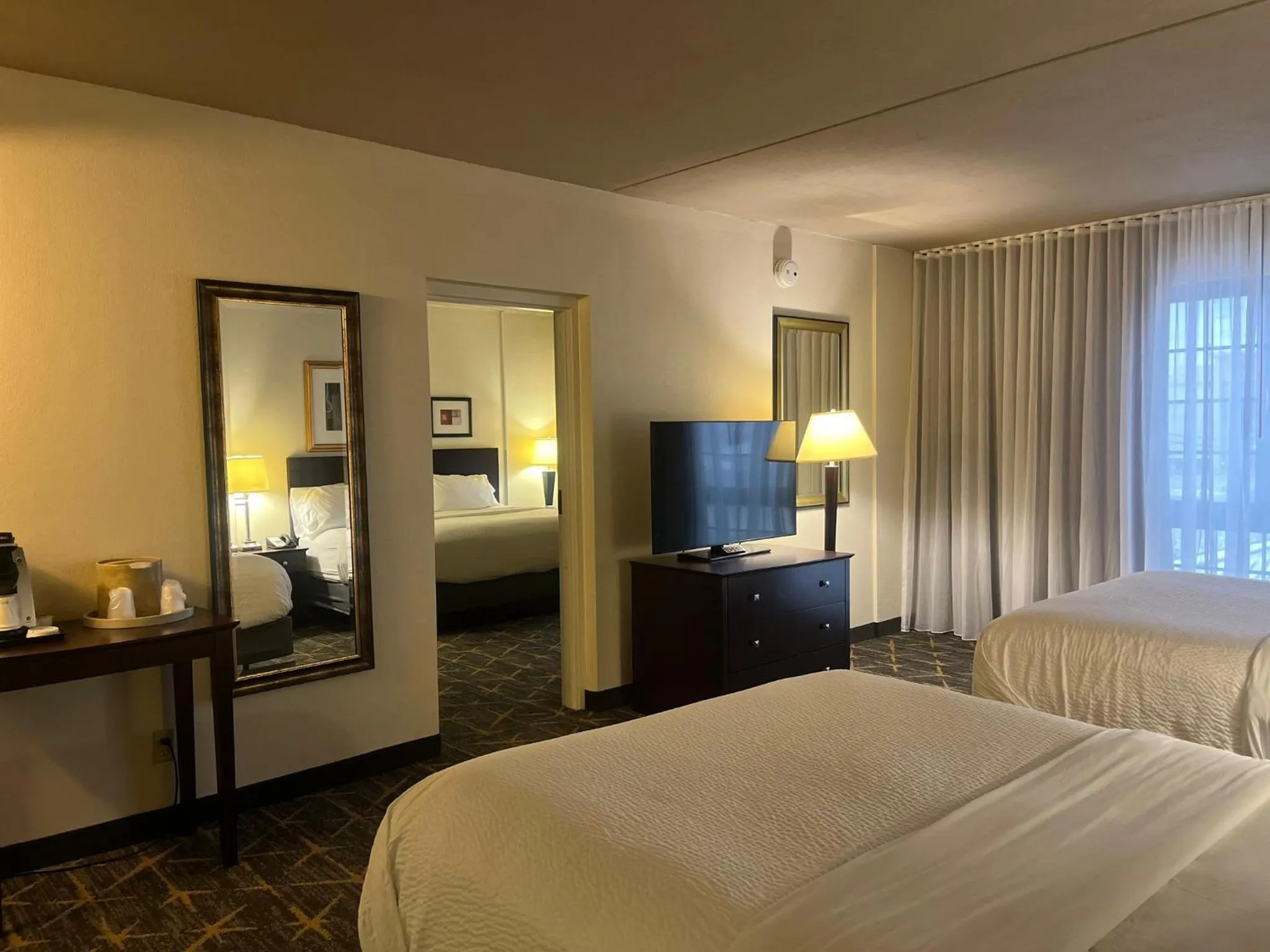 Photo of the whole room, Bed in Holiday Inn & Suites Springfield-I-44 by IHG