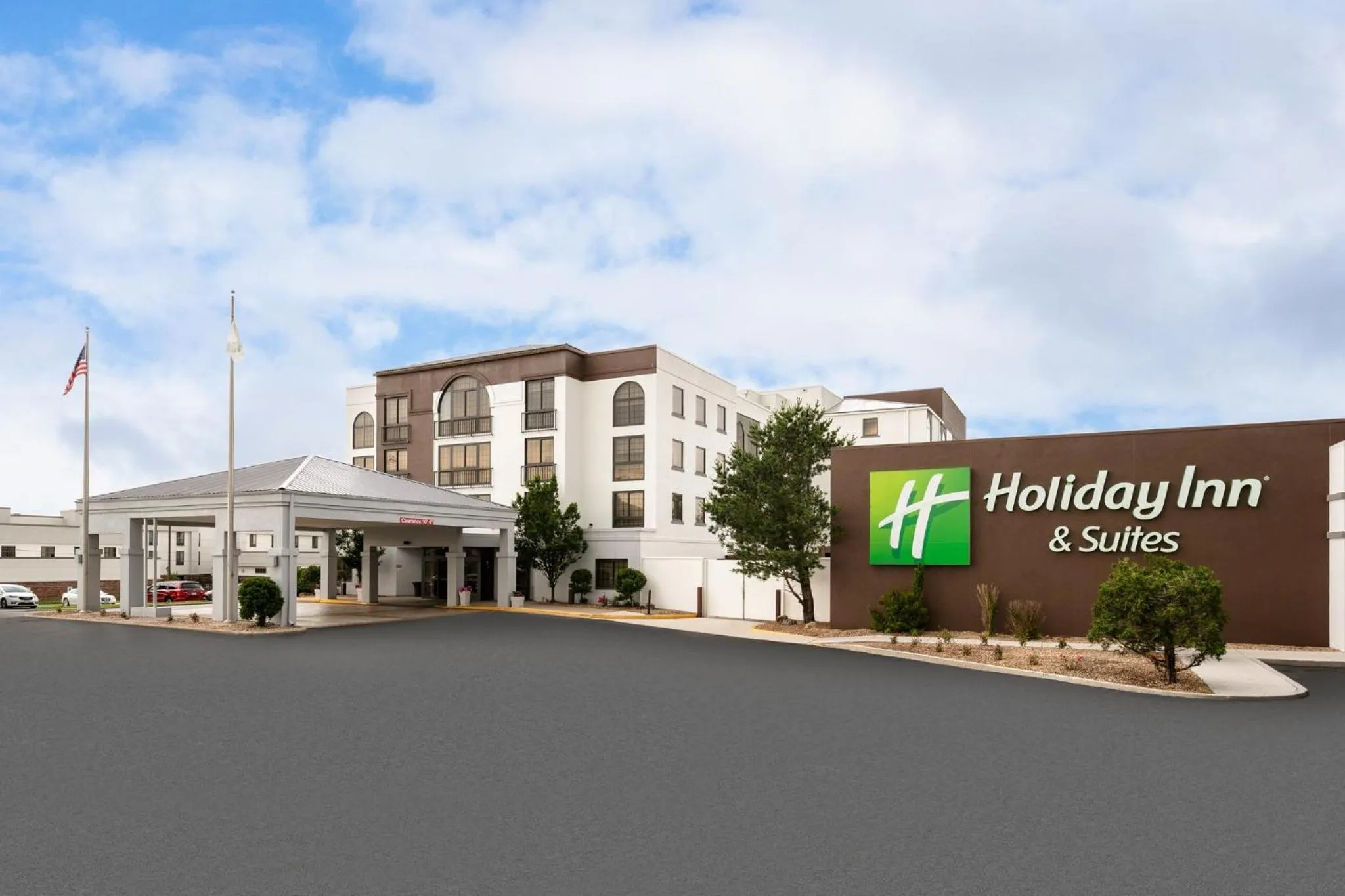 Property building in Holiday Inn & Suites Springfield-I-44 by IHG