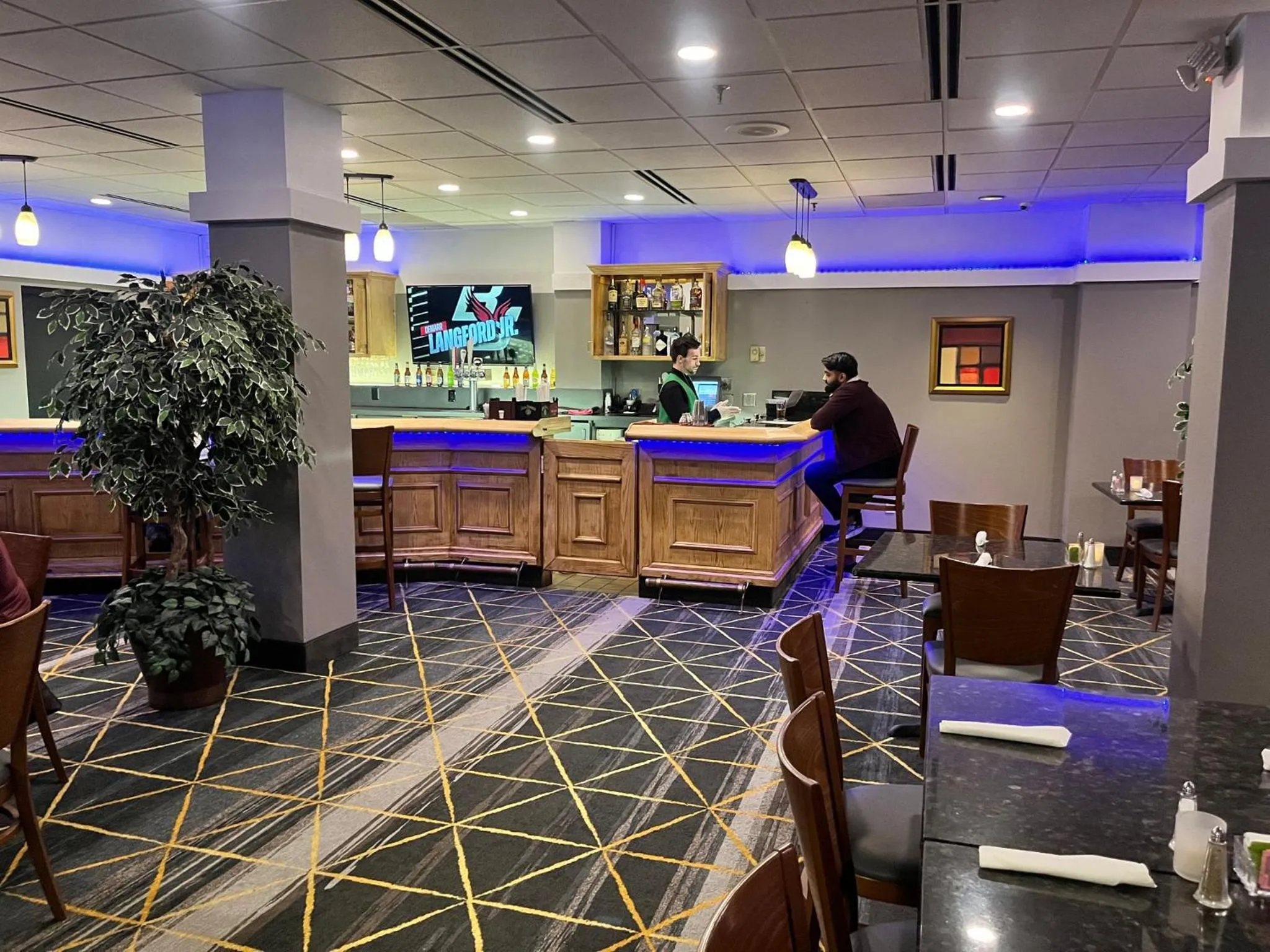 Lounge or bar in Holiday Inn & Suites Springfield-I-44 by IHG