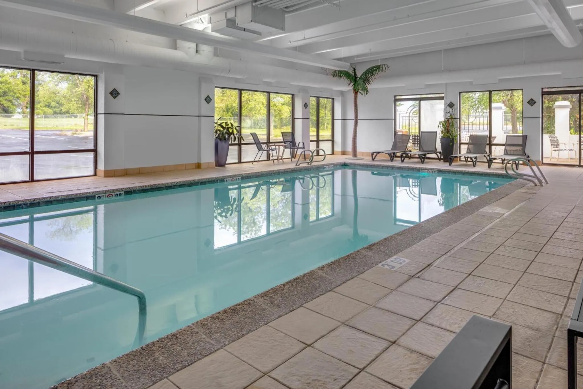 Lobby or reception in Holiday Inn & Suites Springfield-I-44 by IHG