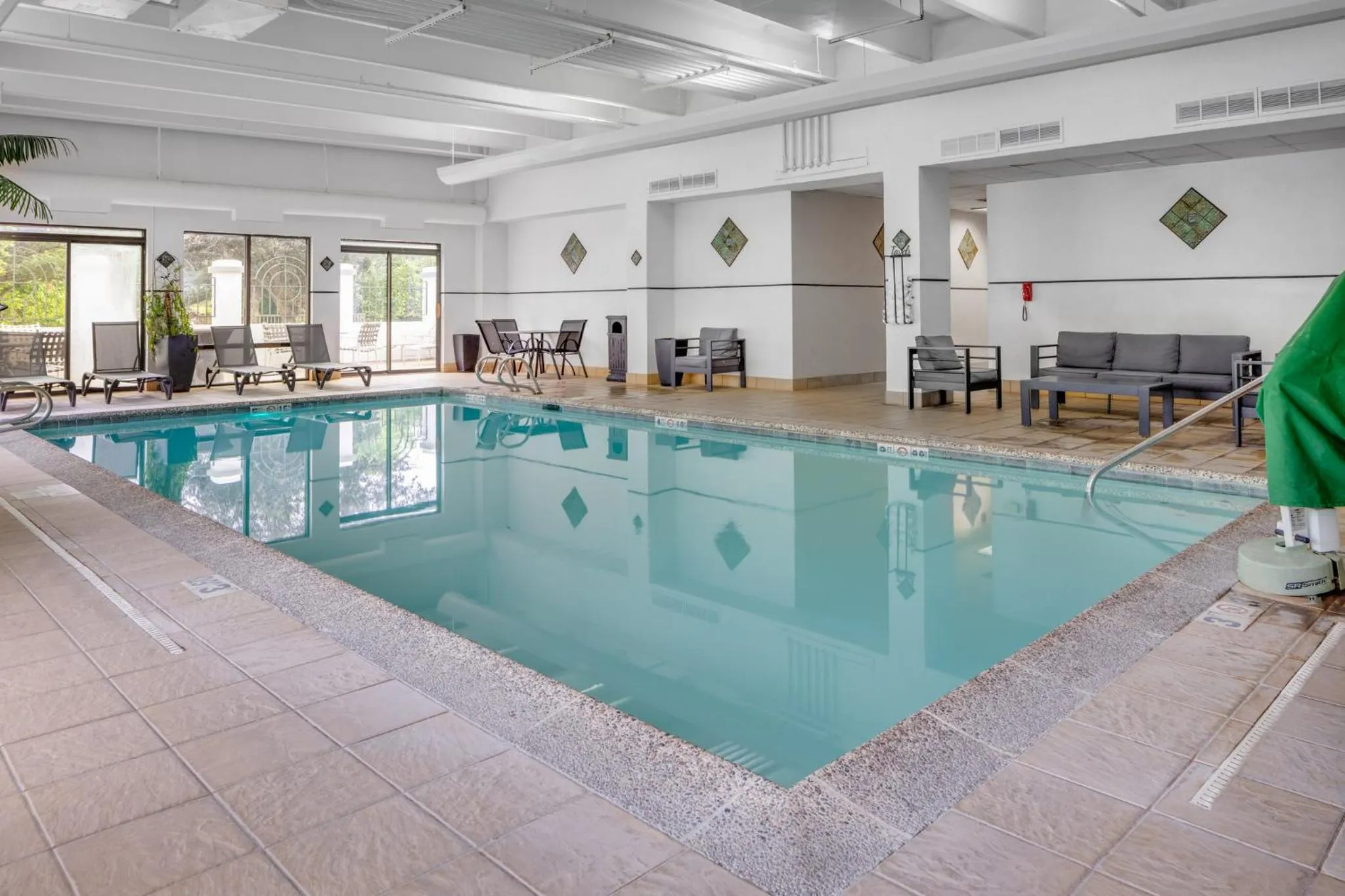 Swimming pool in Holiday Inn & Suites Springfield-I-44 by IHG