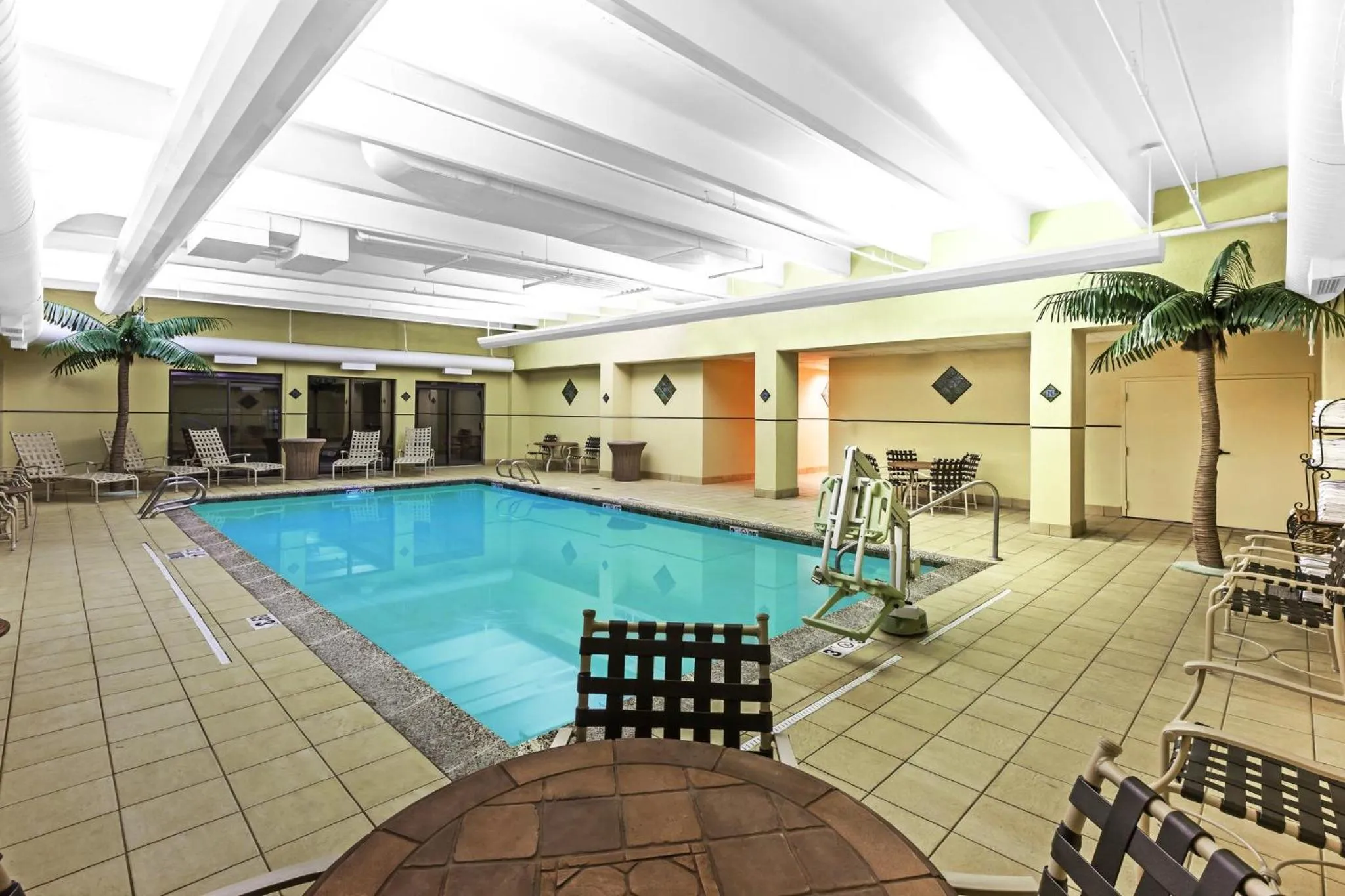 Swimming pool in Holiday Inn & Suites Springfield-I-44 by IHG