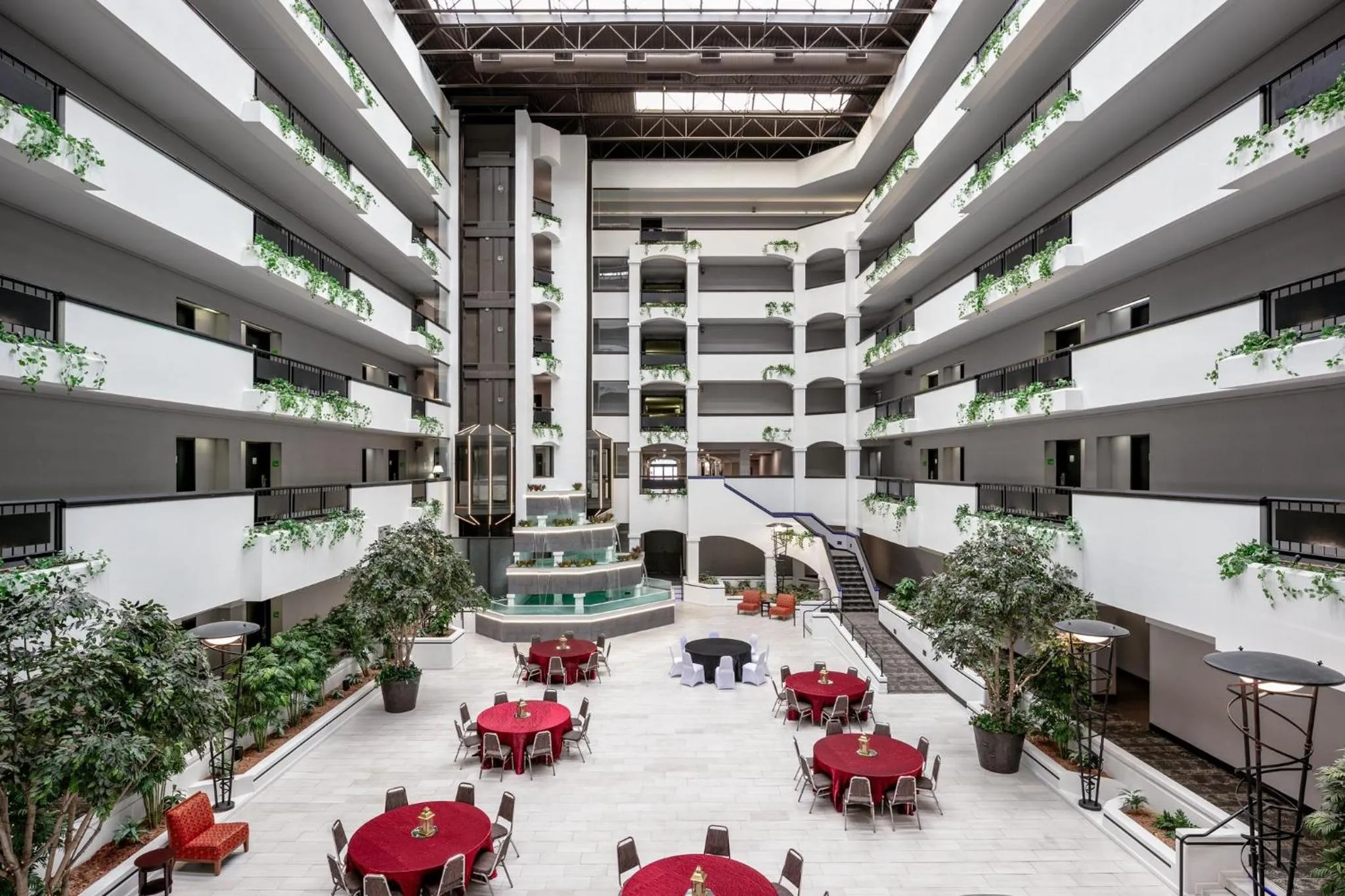 Restaurant/places to eat in Holiday Inn & Suites Springfield-I-44 by IHG