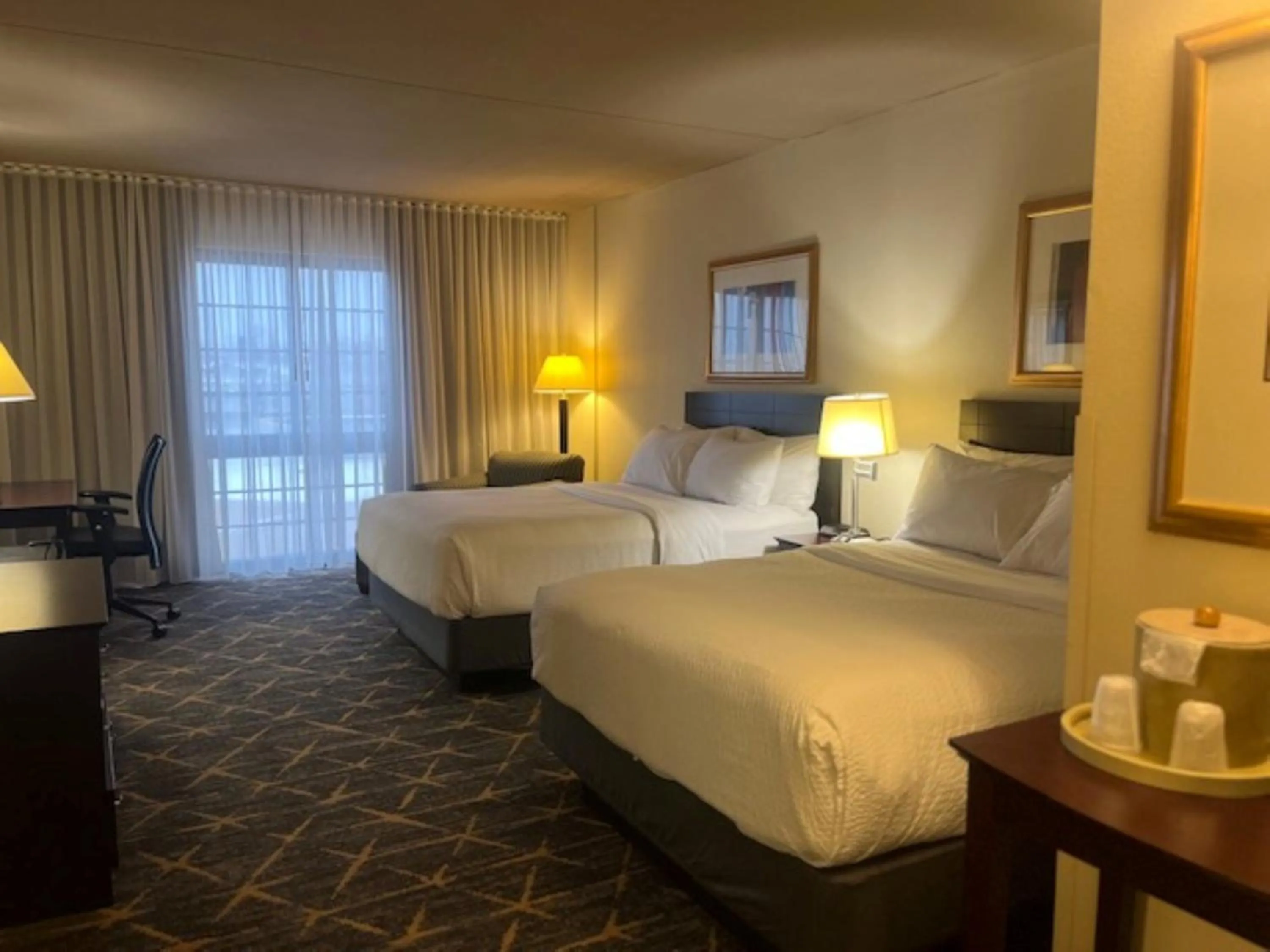 Photo of the whole room, Bed in Holiday Inn & Suites Springfield-I-44 by IHG