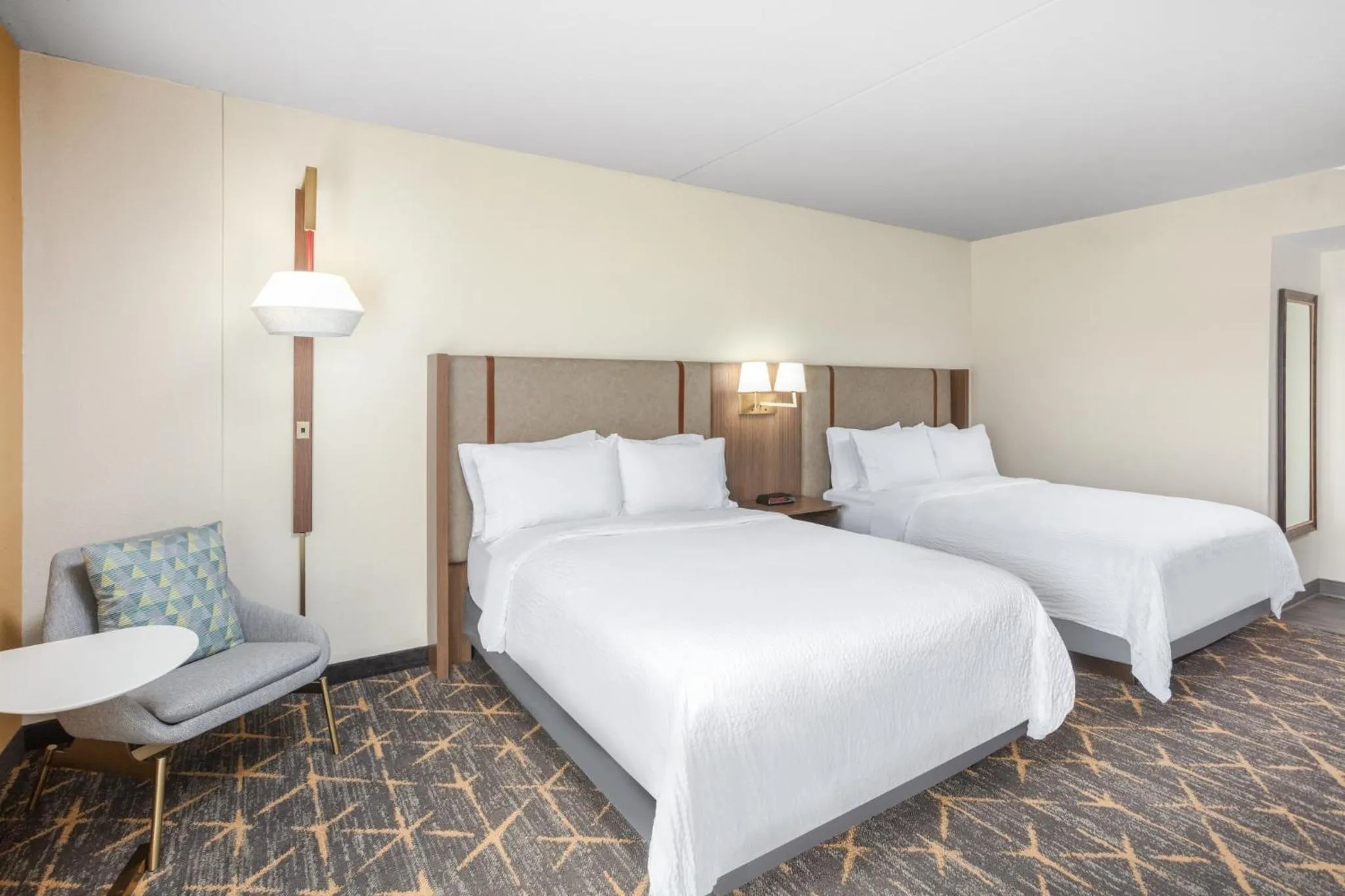 Photo of the whole room, Bed in Holiday Inn & Suites Springfield-I-44 by IHG