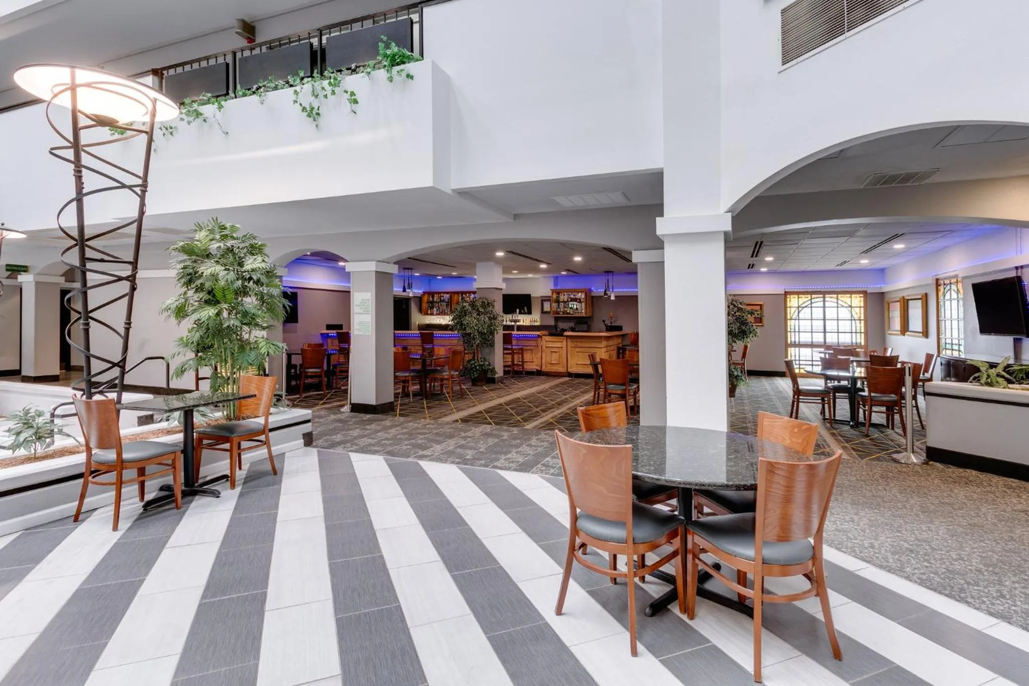 Restaurant/places to eat in Holiday Inn & Suites Springfield-I-44 by IHG