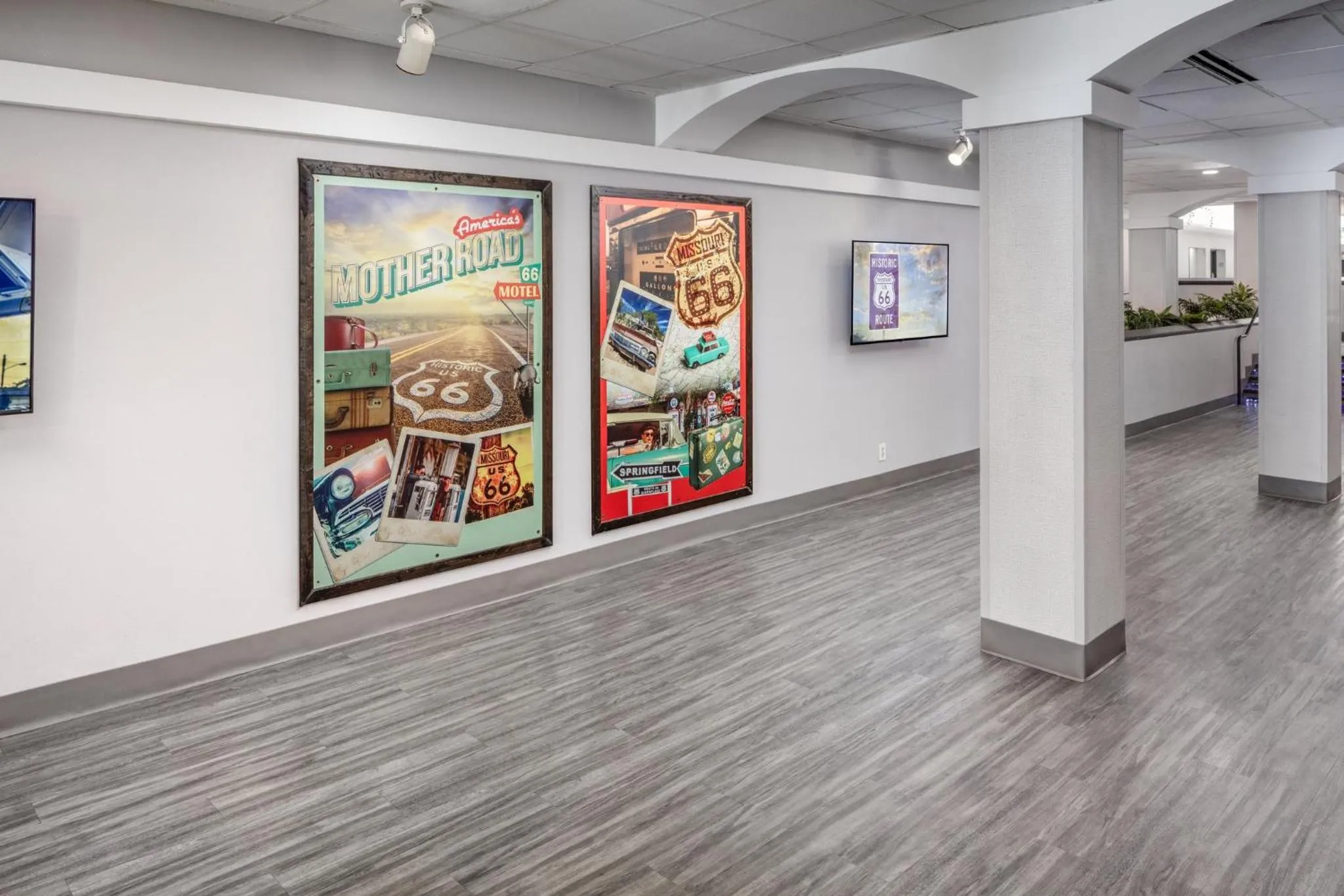 Lobby or reception in Holiday Inn & Suites Springfield-I-44 by IHG