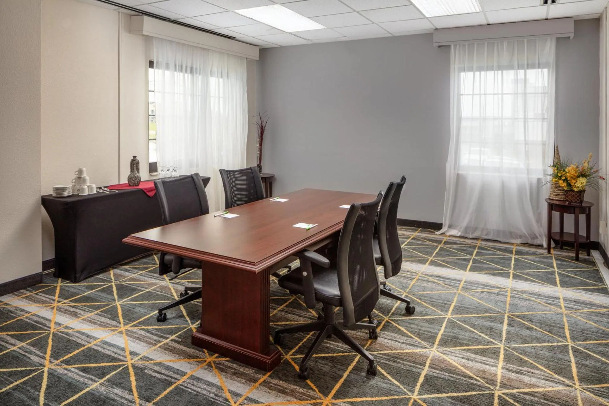 Meeting/conference room in Holiday Inn & Suites Springfield-I-44 by IHG