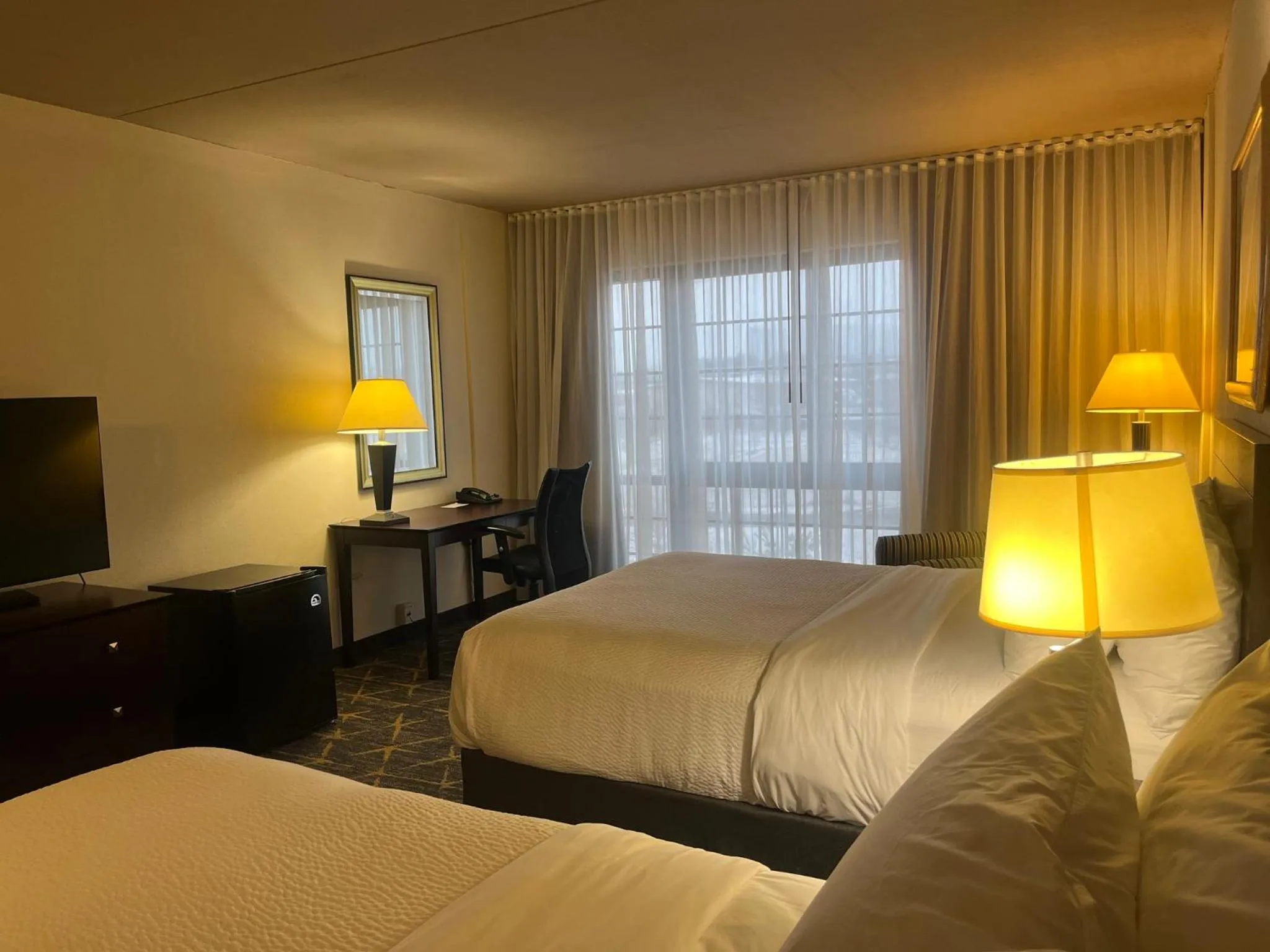 Photo of the whole room, Bed in Holiday Inn & Suites Springfield-I-44 by IHG