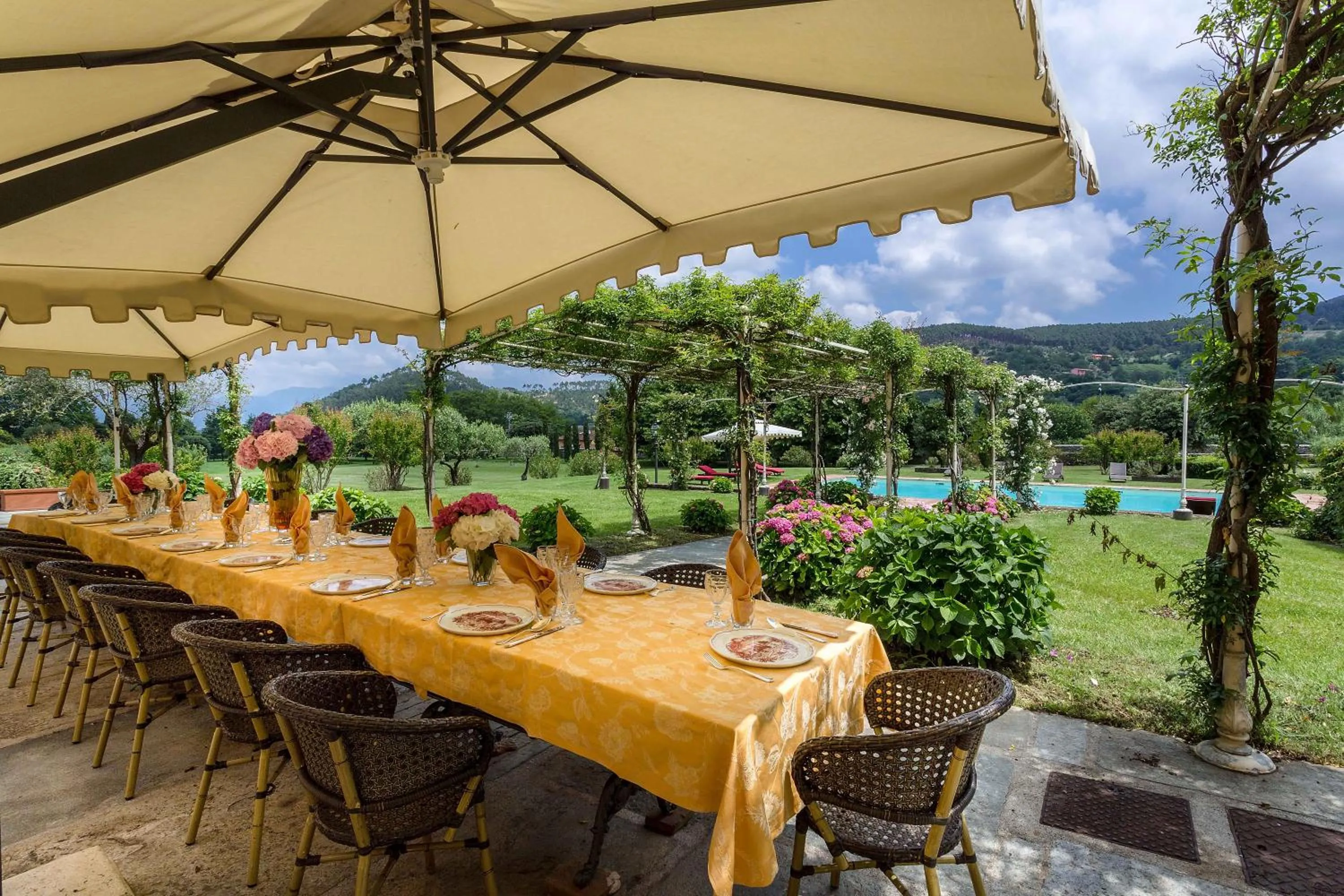 Dining area in Coselli's luxury Villas