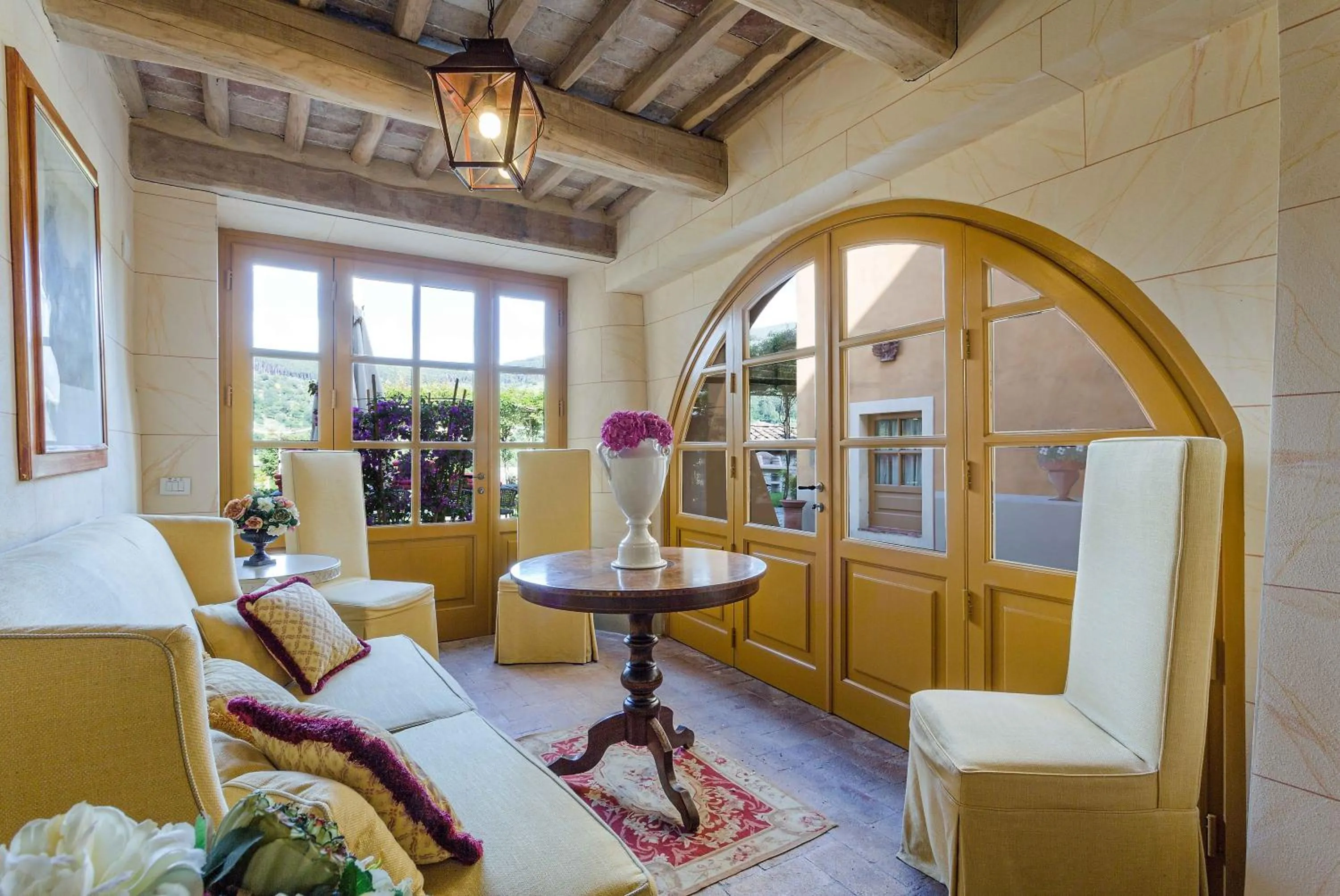 Garden in Coselli's luxury Villas