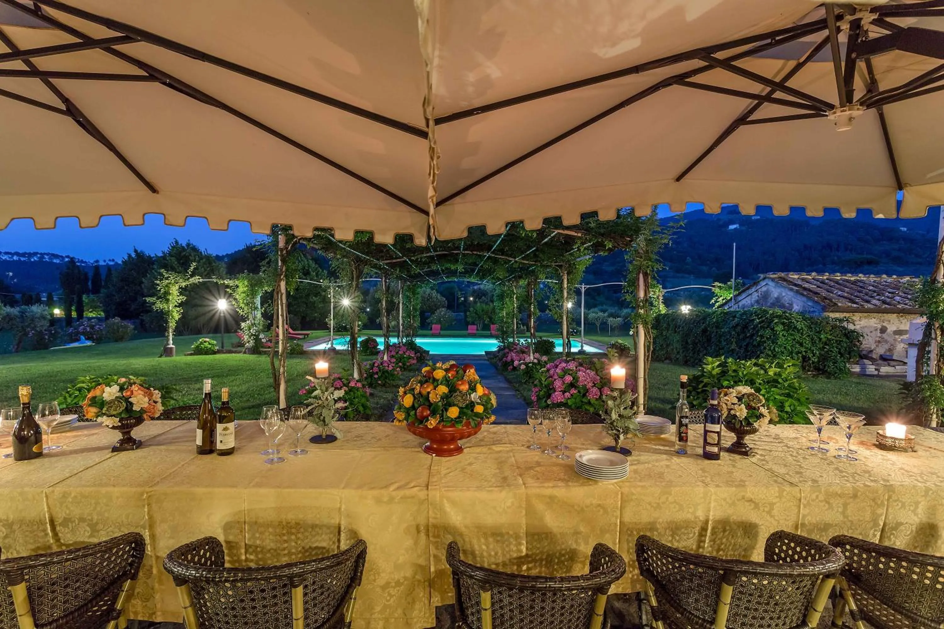 Dining area in Coselli's luxury Villas