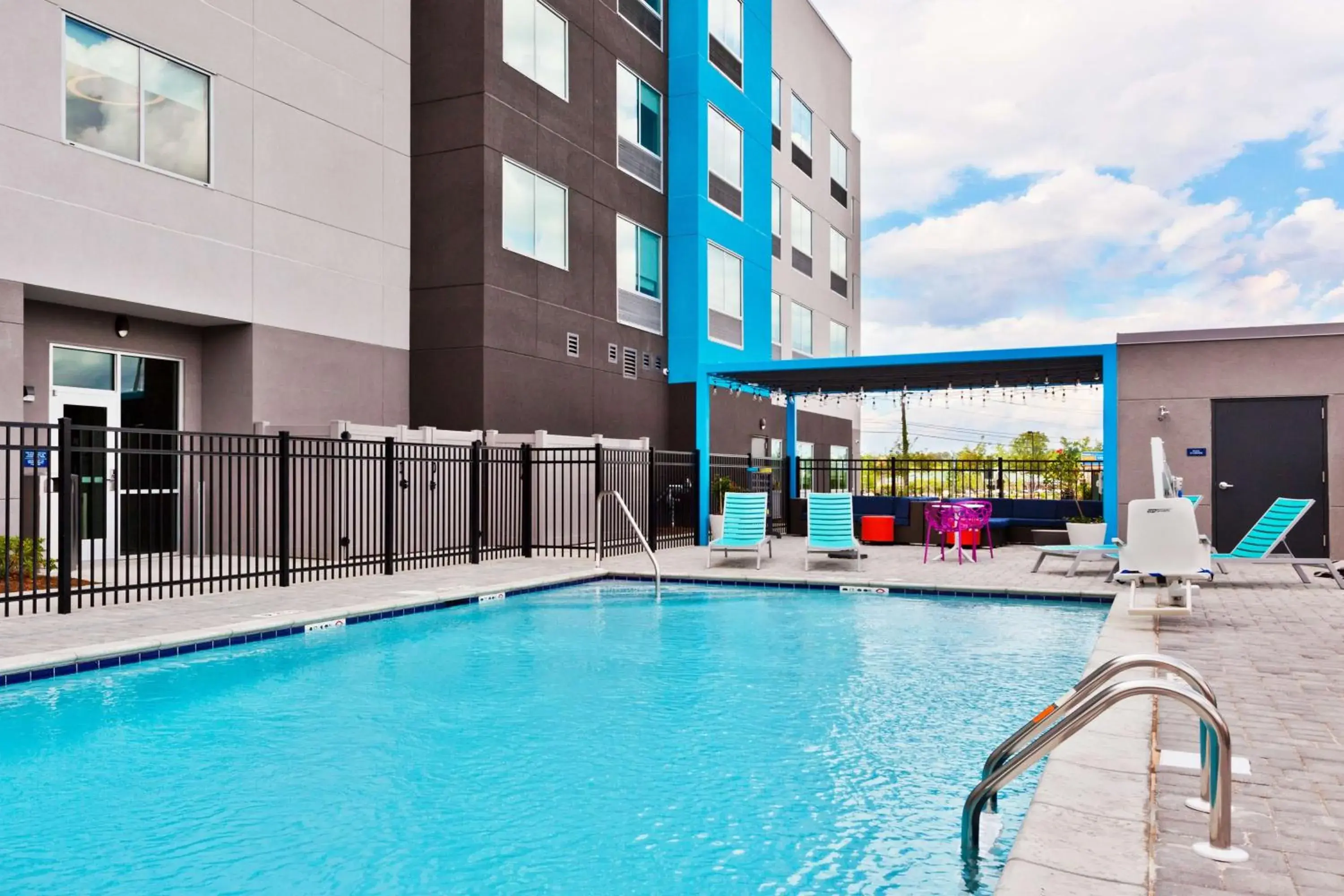 Pool view in Tru by Hilton Auburn Pool view in Tru by Hilton Auburn