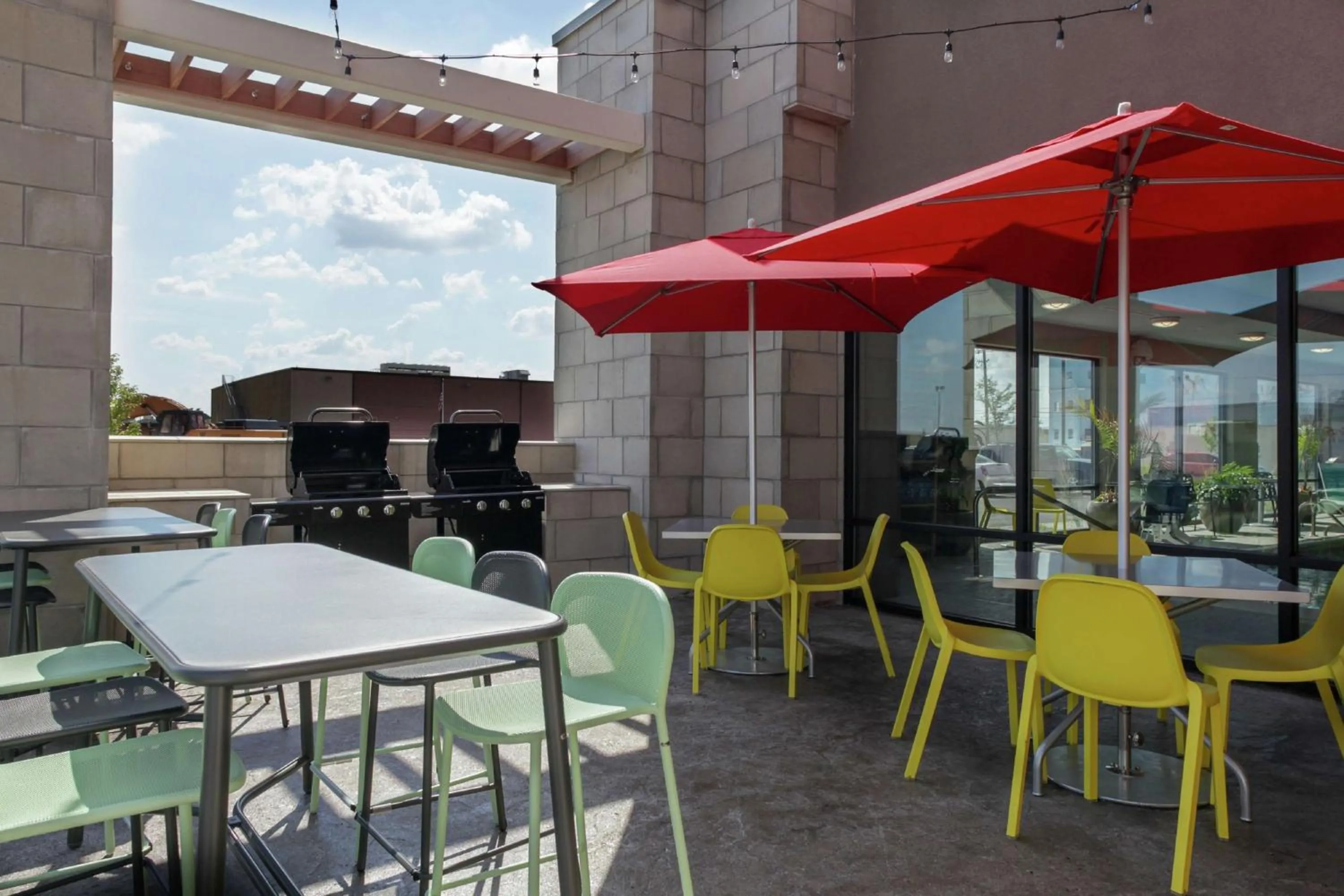 Patio in Home2 Suites By Hilton Louisville Airport Expo Center