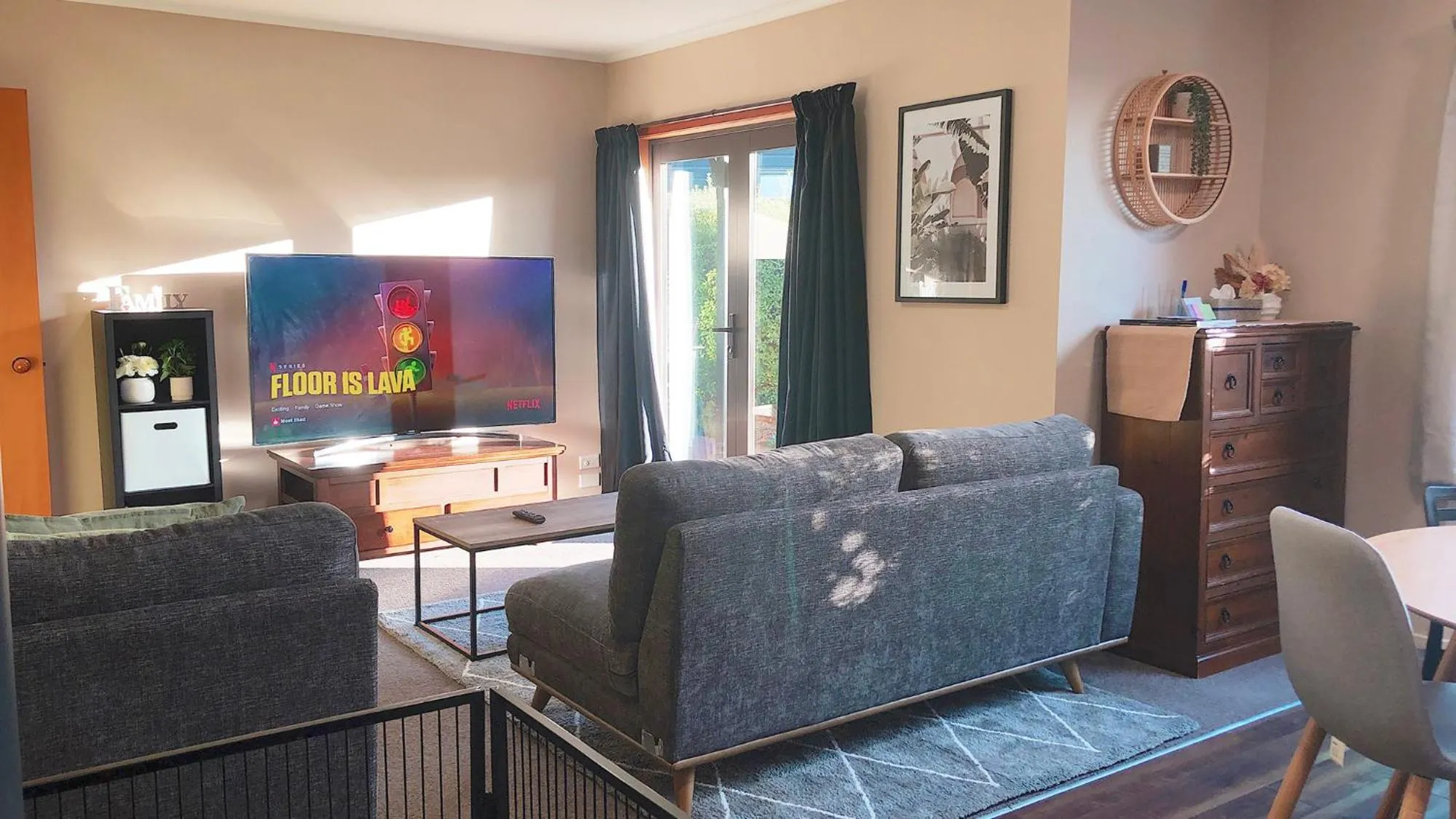 Living room in Alpine View Lodge