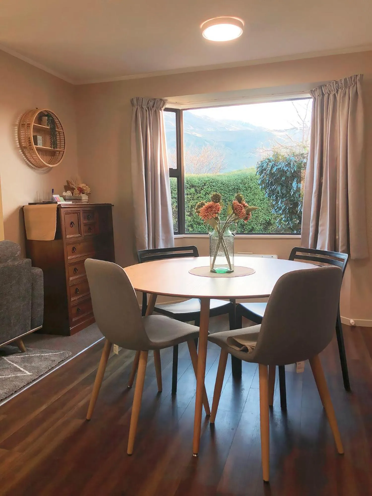 Living room in Alpine View Lodge