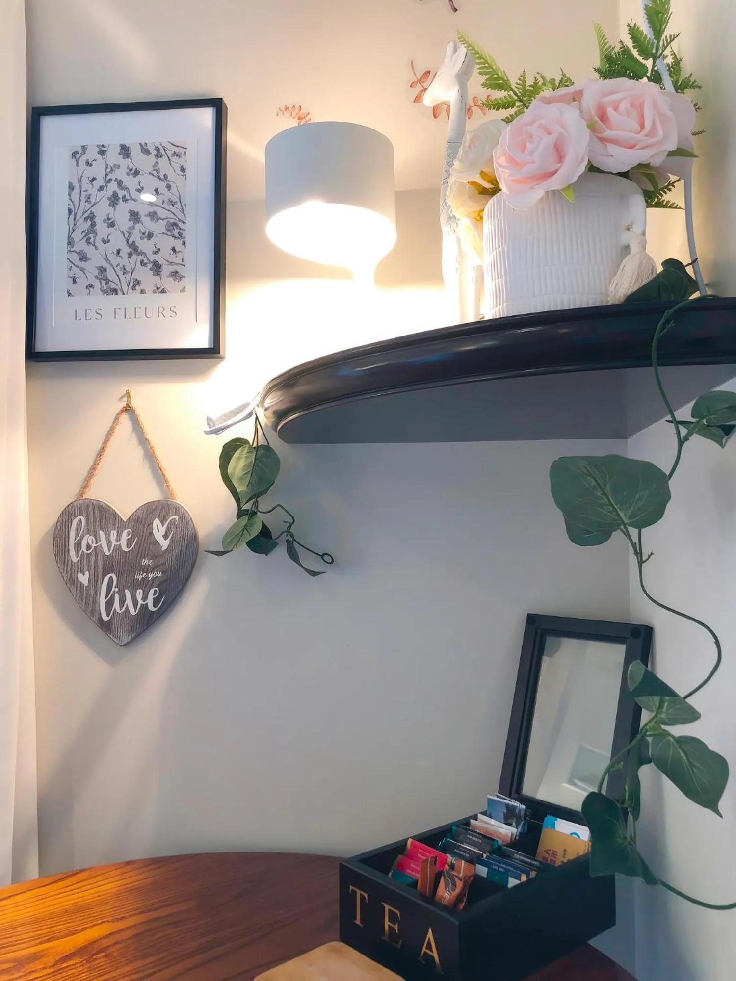 Decorative detail in Alpine View Lodge