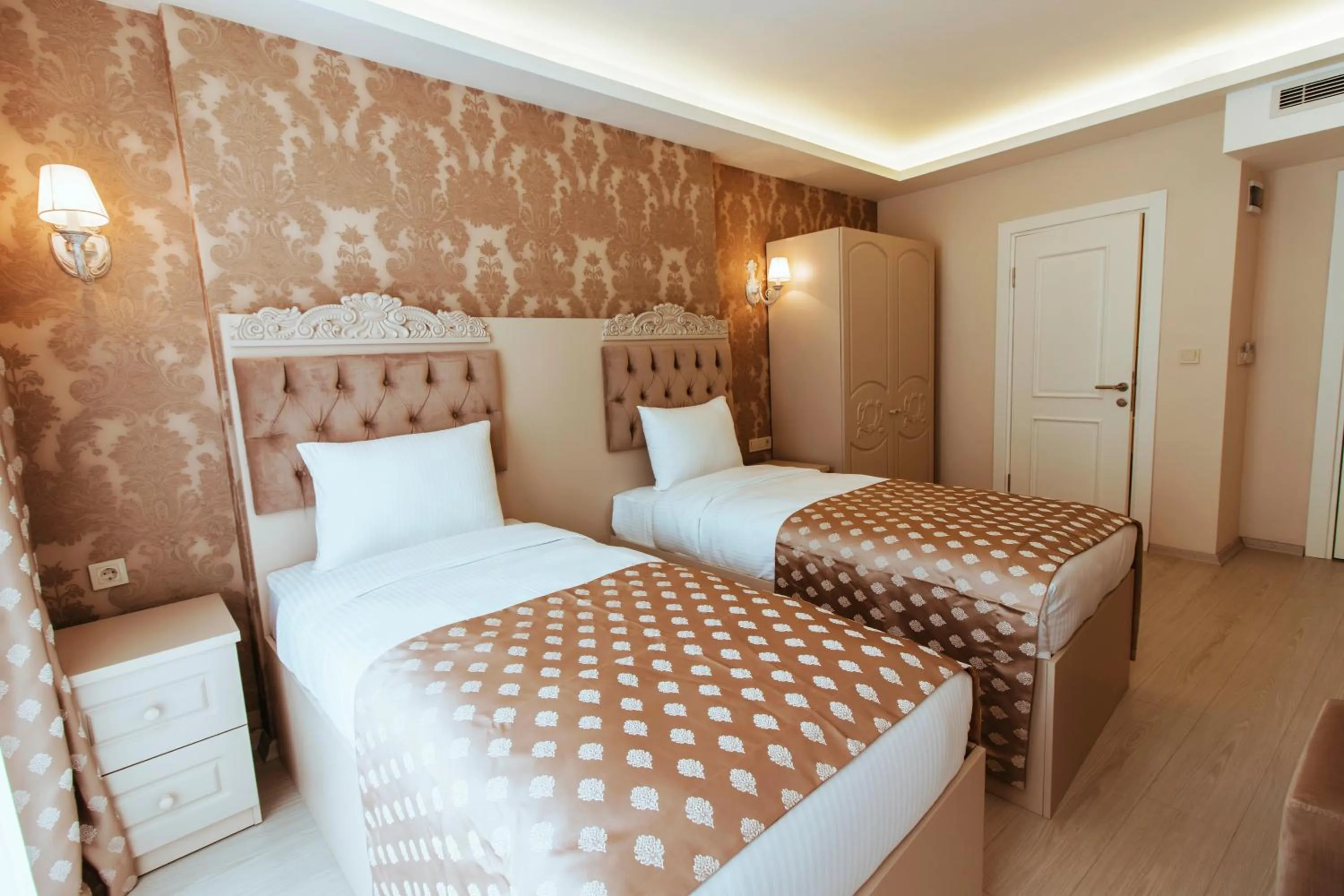 Bed in Istanroom by Keo