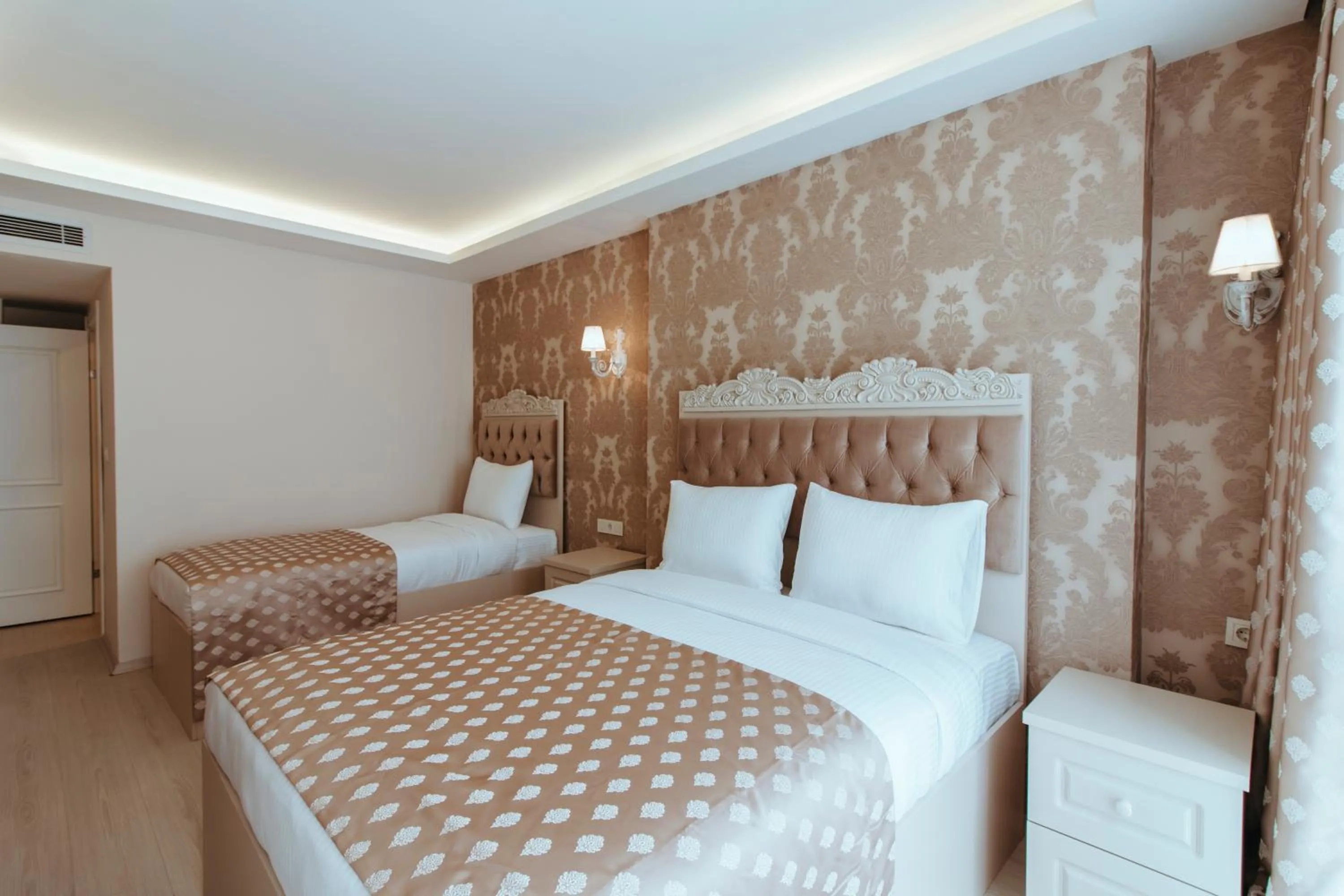 Bed in Istanroom by Keo