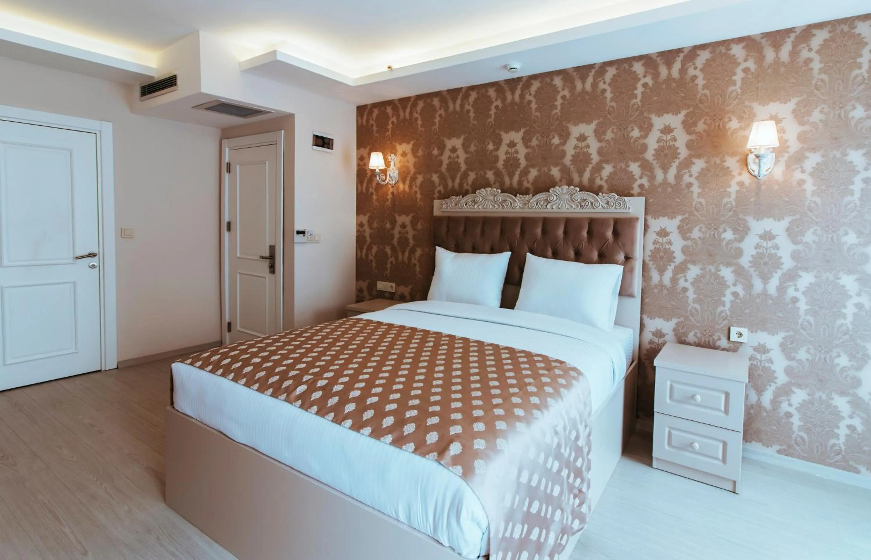 Bed in Istanroom by Keo