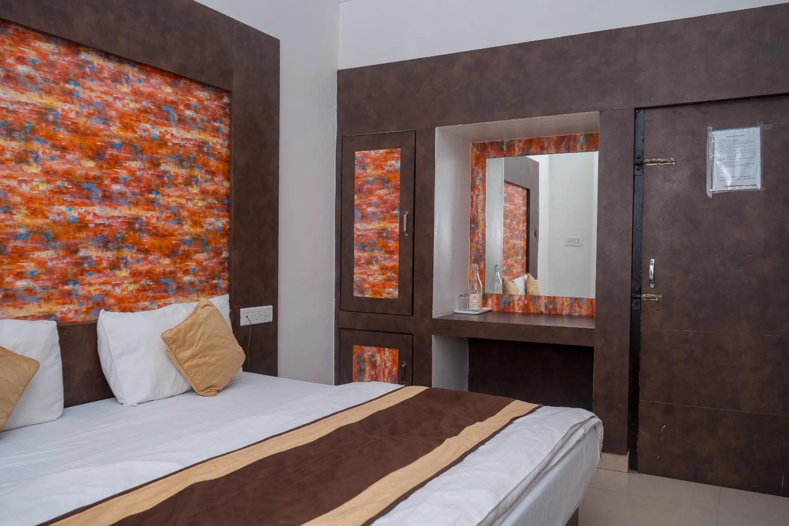 wardrobe, Bed in Hotel Ruby