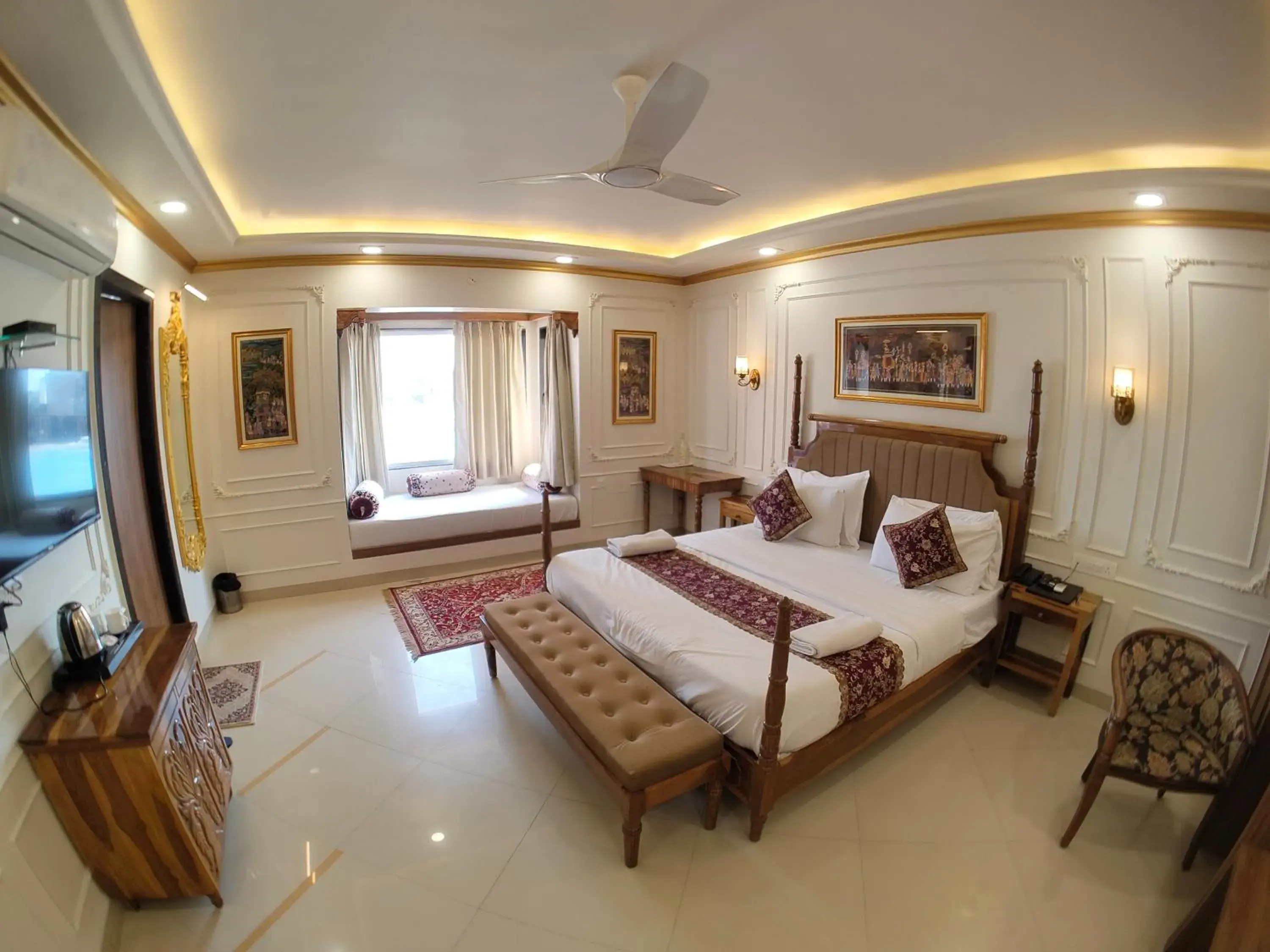 Suite with Balcony in Hotel Ruby Suite with Balcony in Hotel Ruby