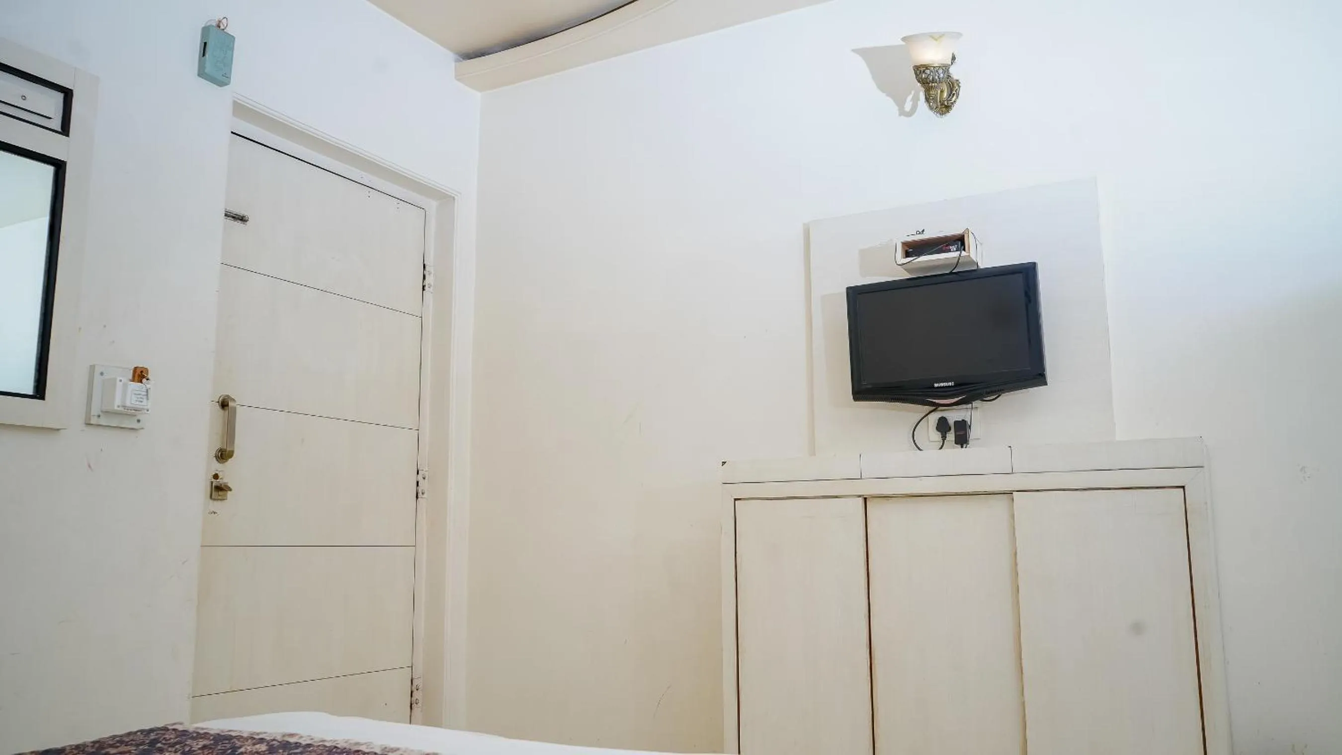 TV and multimedia, Bed in Hotel Ruby